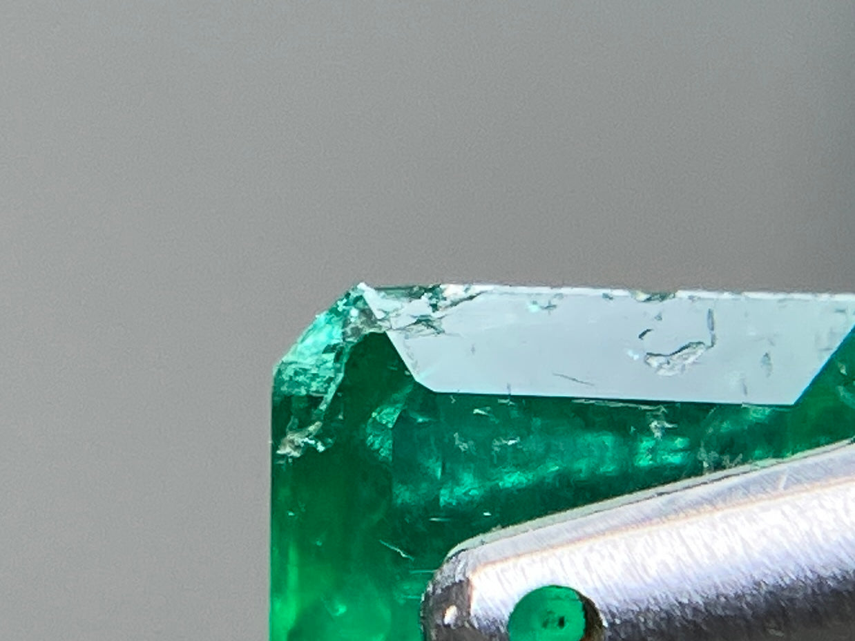 エメラルド 天然 0.733ct 宝石ソーティング付き 6.0㎜×4.4㎜×3.3㎜ ルース( 裸石 ) 8250YY