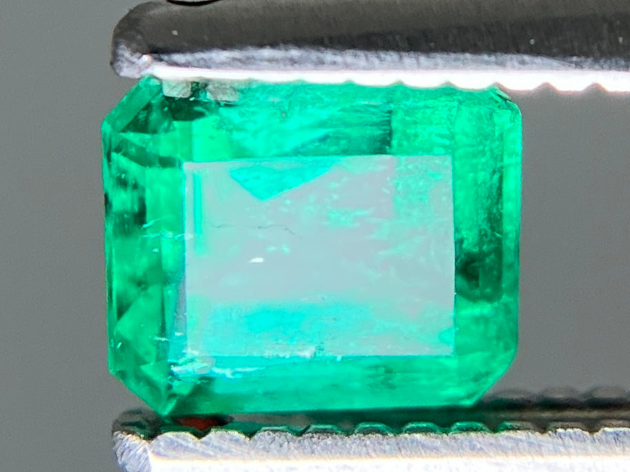 エメラルド 天然 0.533ct 宝石ソーティング付き 5.1㎜×4.4㎜×3.2㎜ ルース( 裸石 ) 8246YY