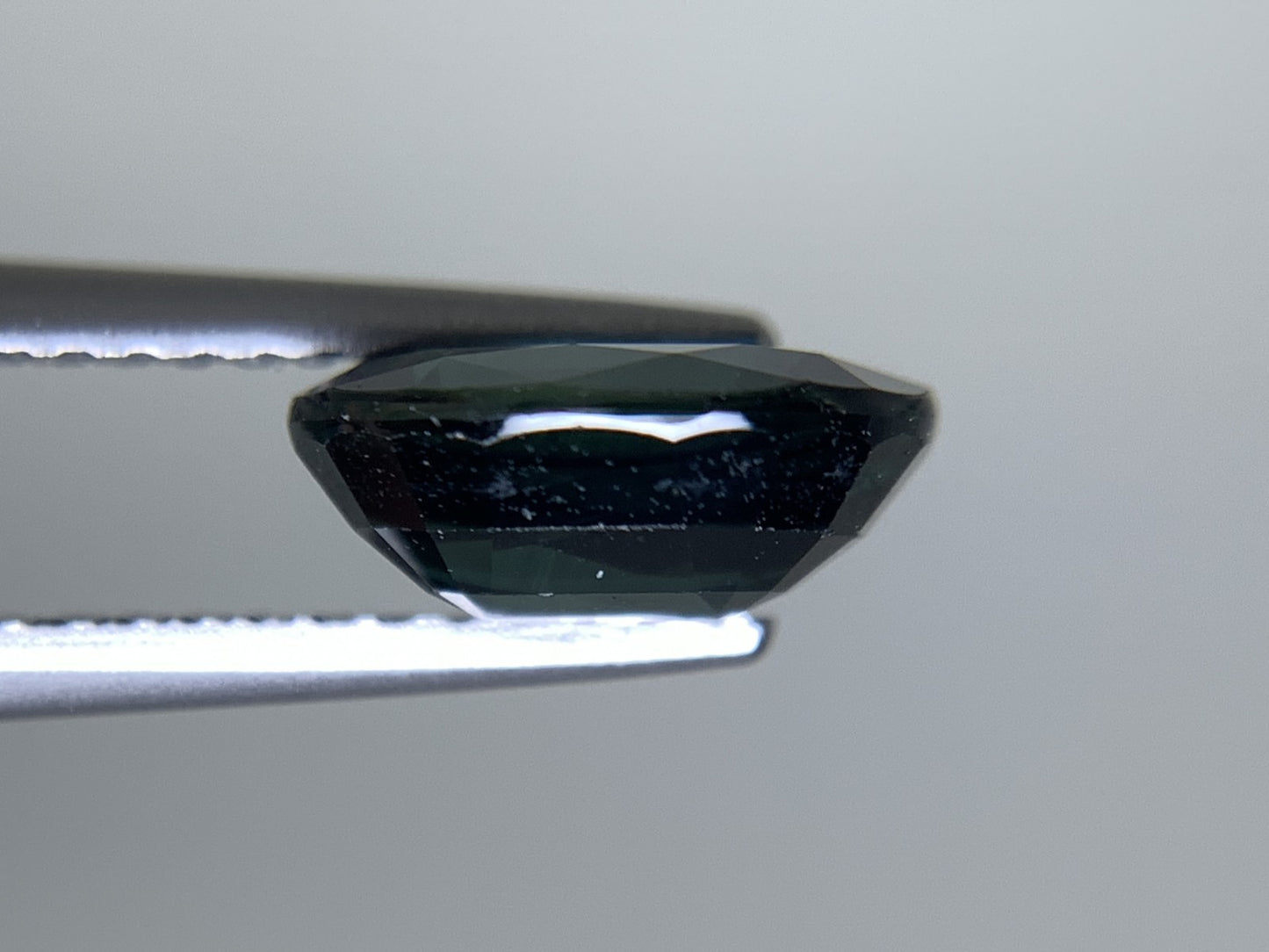 サファイア 天然 2.277ct 宝石ソーティング付き 8.9㎜×6.7㎜×3.6㎜ ルース( 裸石 ) 8207Y