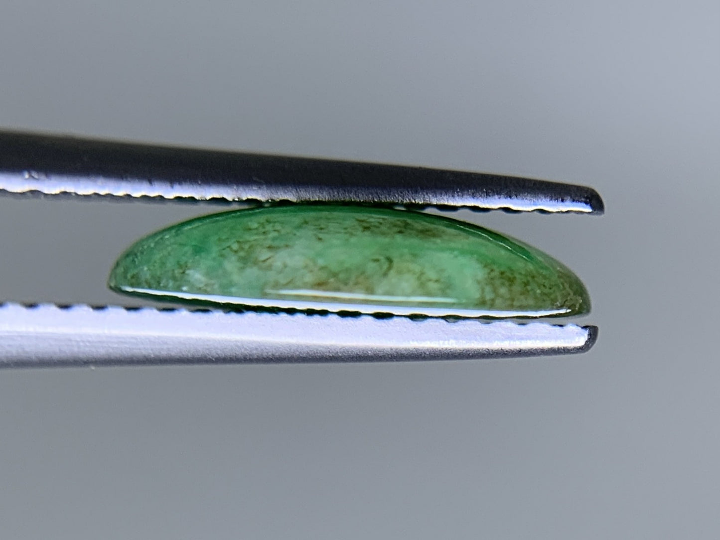 ヒスイ 翡翠 天然 2.595ct 宝石ソーティング付き 12.1㎜×8.3㎜×2.7㎜ ルース( 裸石 ) 6096Y