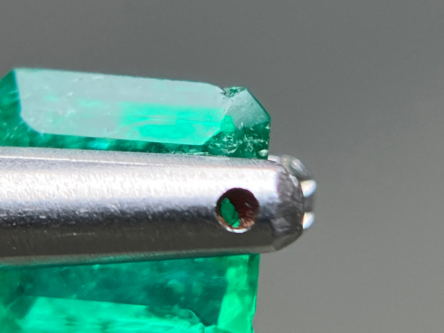 エメラルド 天然 0.568ct 宝石ソーティング付き 5.3㎜×5.1㎜×2.6㎜ ルース( 裸石 ) 8291YY