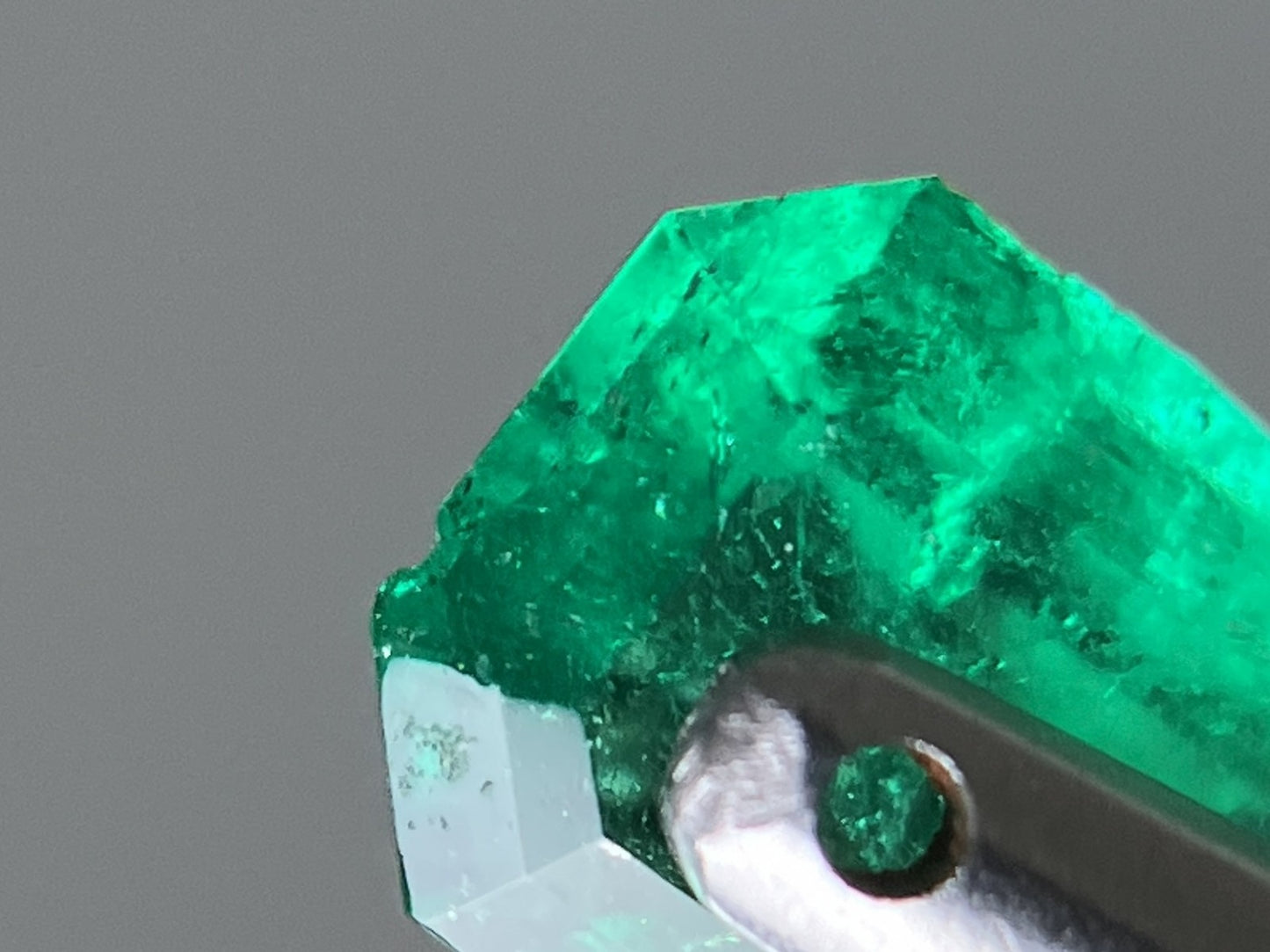 エメラルド 天然 0.565ct 宝石ソーティング付き 6.2㎜×4.9㎜×2.6㎜ ルース( 裸石 ) 8263YY
