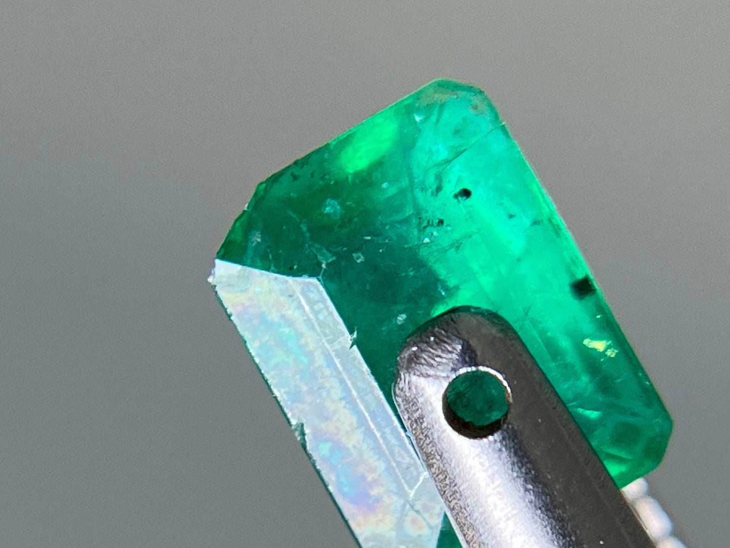 エメラルド 天然 0.550ct 宝石ソーティング付き 5.4㎜×4.1㎜×2.9㎜ ルース( 裸石 ) 8279YY