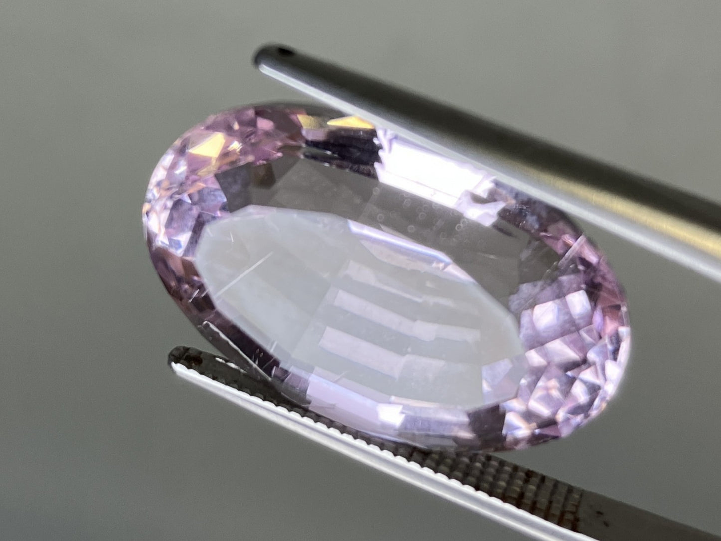 クンツァイト 天然 22.409ct 中央宝石ソーティング付き 20.70㎜×14.12㎜×10.72㎜ 天然 ルース( 裸石 ) 5133YY