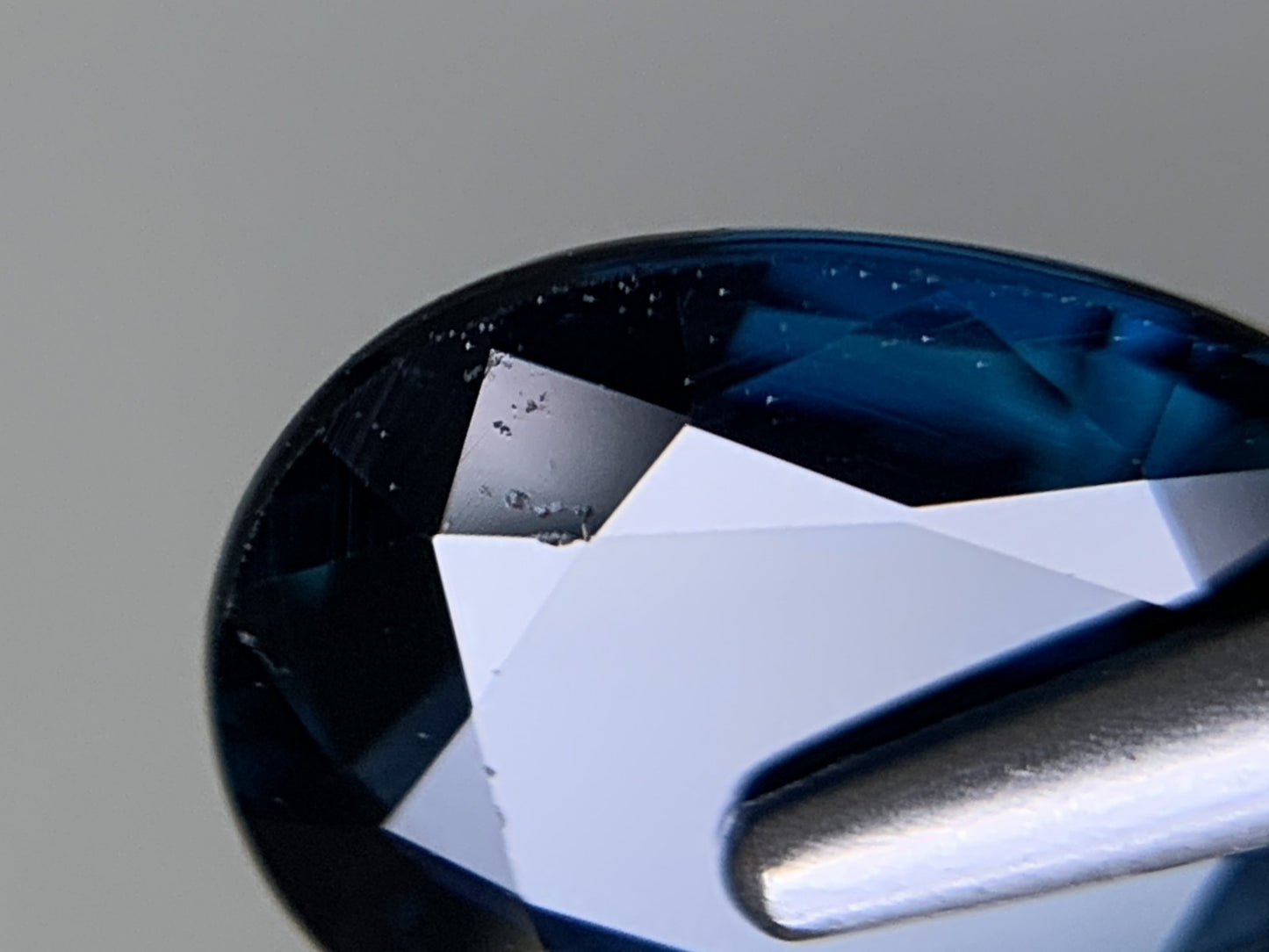 サファイア 天然 1.680ct 宝石ソーティング付き 8.5㎜×6.7㎜×3.1㎜ ルース( 裸石 ) 8044Y