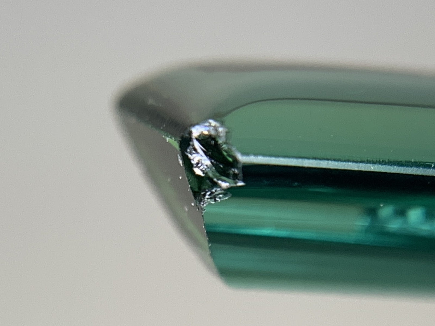 トルマリン 4.925ct 宝石ソーティング付き 13.0㎜×7.8㎜×5.5㎜ 天然 ルース( 裸石 ) 4691Y