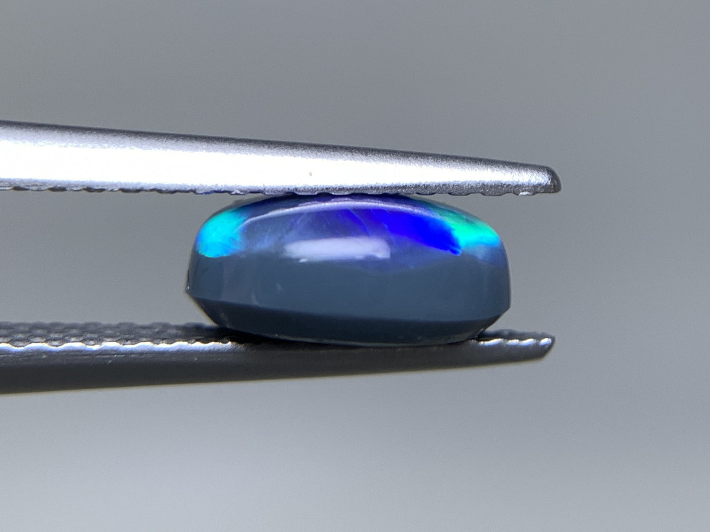 ブラックオパール 天然 1.283ct 中央宝石ソーティング付き 8.2㎜×6.6㎜×3.6㎜ ルース( 裸石 ) 7098Y