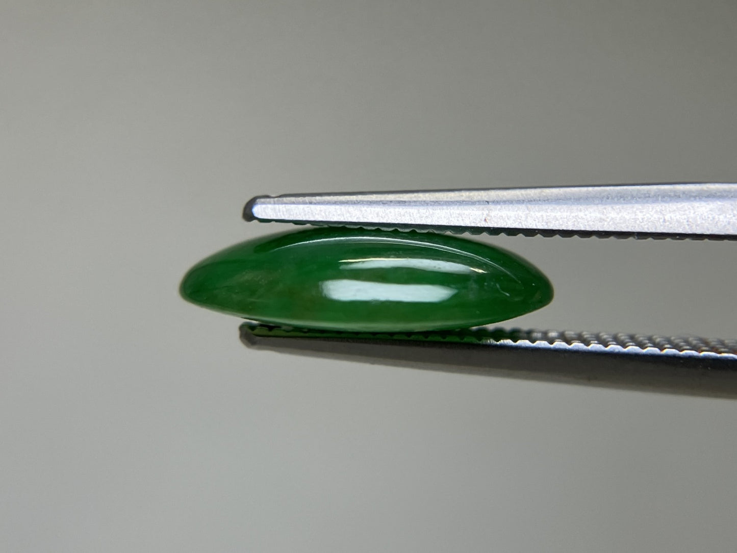 ヒスイ 翡翠 天然 3.869ct 宝石ソーティング付き 12.7㎜×9.5㎜×3.3㎜ ルース( 裸石 ) 5286YY