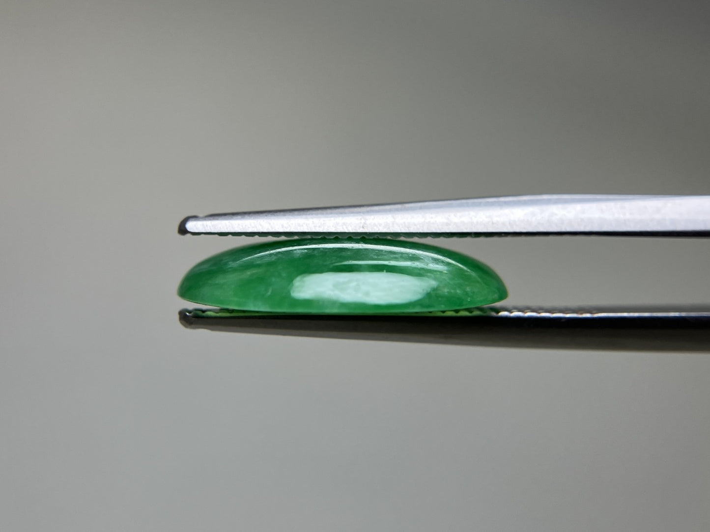ヒスイ 翡翠 天然 4.857ct 宝石ソーティング付き 15.0㎜×11.1㎜×3.0㎜ ルース( 裸石 ) 5292YY