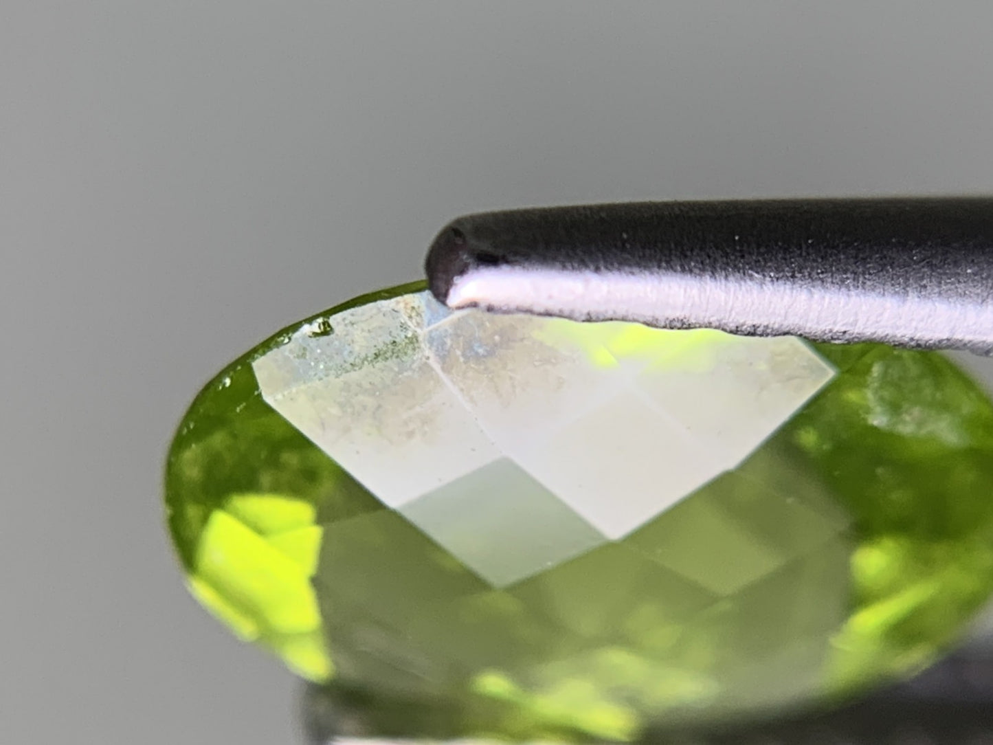 ペリドット 天然 1.623ct 宝石ソーティング付き 9.0㎜×6.9㎜×4.2㎜ ルース( 裸石 ) 8314Y