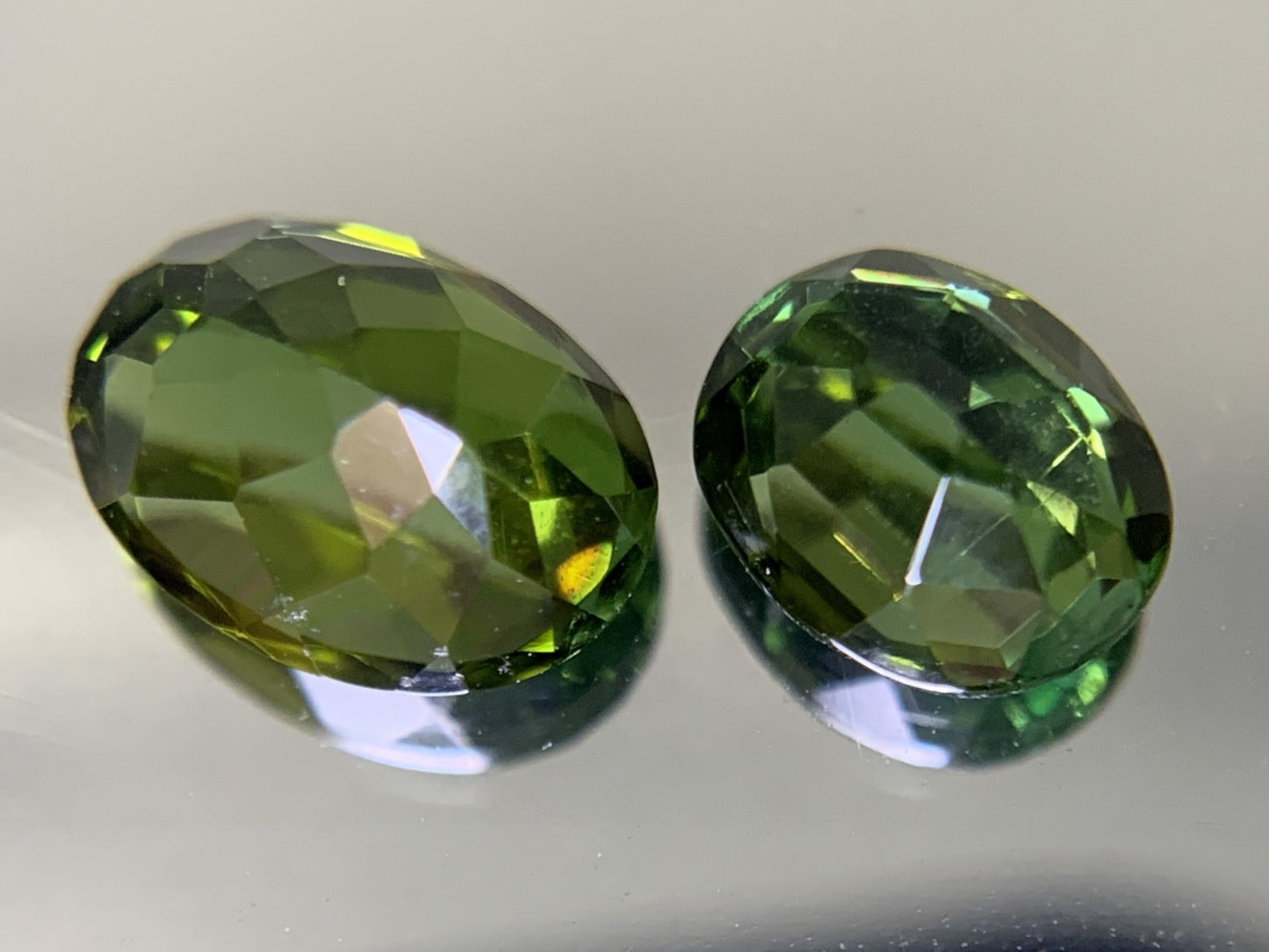 グリーントルマリン 2点セット 2.369ct 宝石ソーティング付き ルース( 裸石 ) 1881Y 1846Y