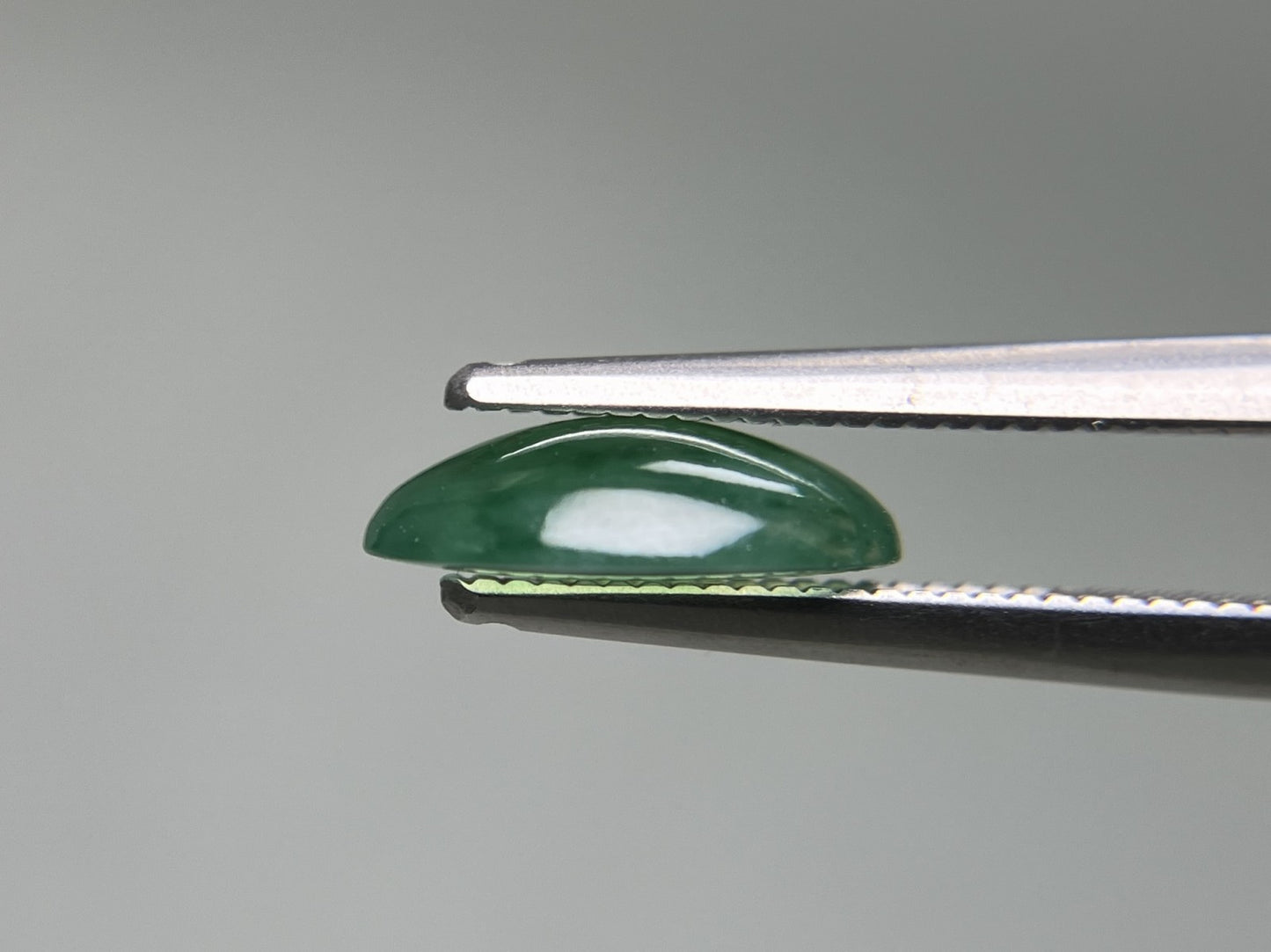 ヒスイ 翡翠 天然 1.947ct 宝石ソーティング付き 9.7㎜×7.7㎜×2.7㎜ ルース( 裸石 ) 5287YY