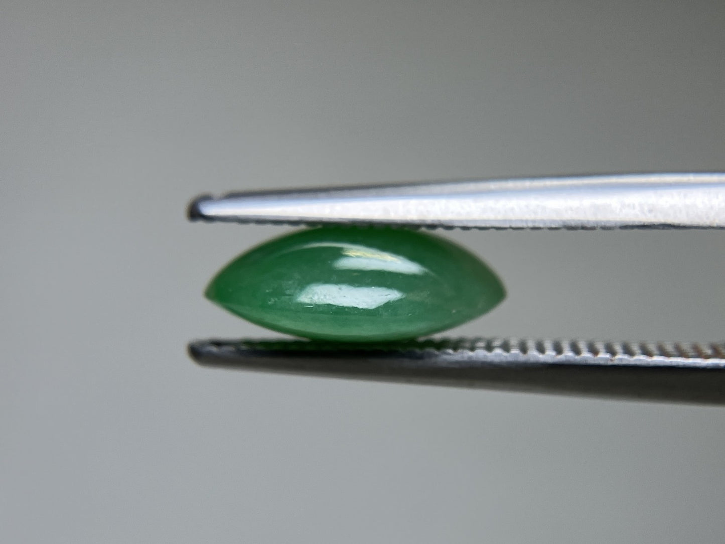 ヒスイ 翡翠 天然 3.227ct 宝石ソーティング付き 10.9㎜×8.7㎜×4.0㎜ ルース( 裸石 ) 5281YY