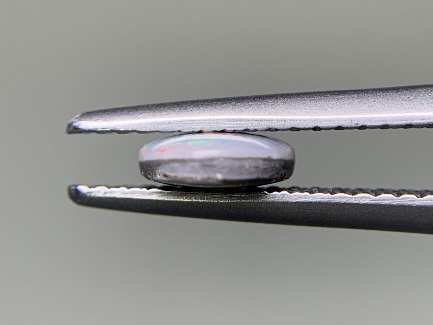 ブラックオパール 0.744ct 宝石ソーティング付き 8.0㎜×6.3㎜×2.1㎜ ルース( 裸石 ) 3942Y