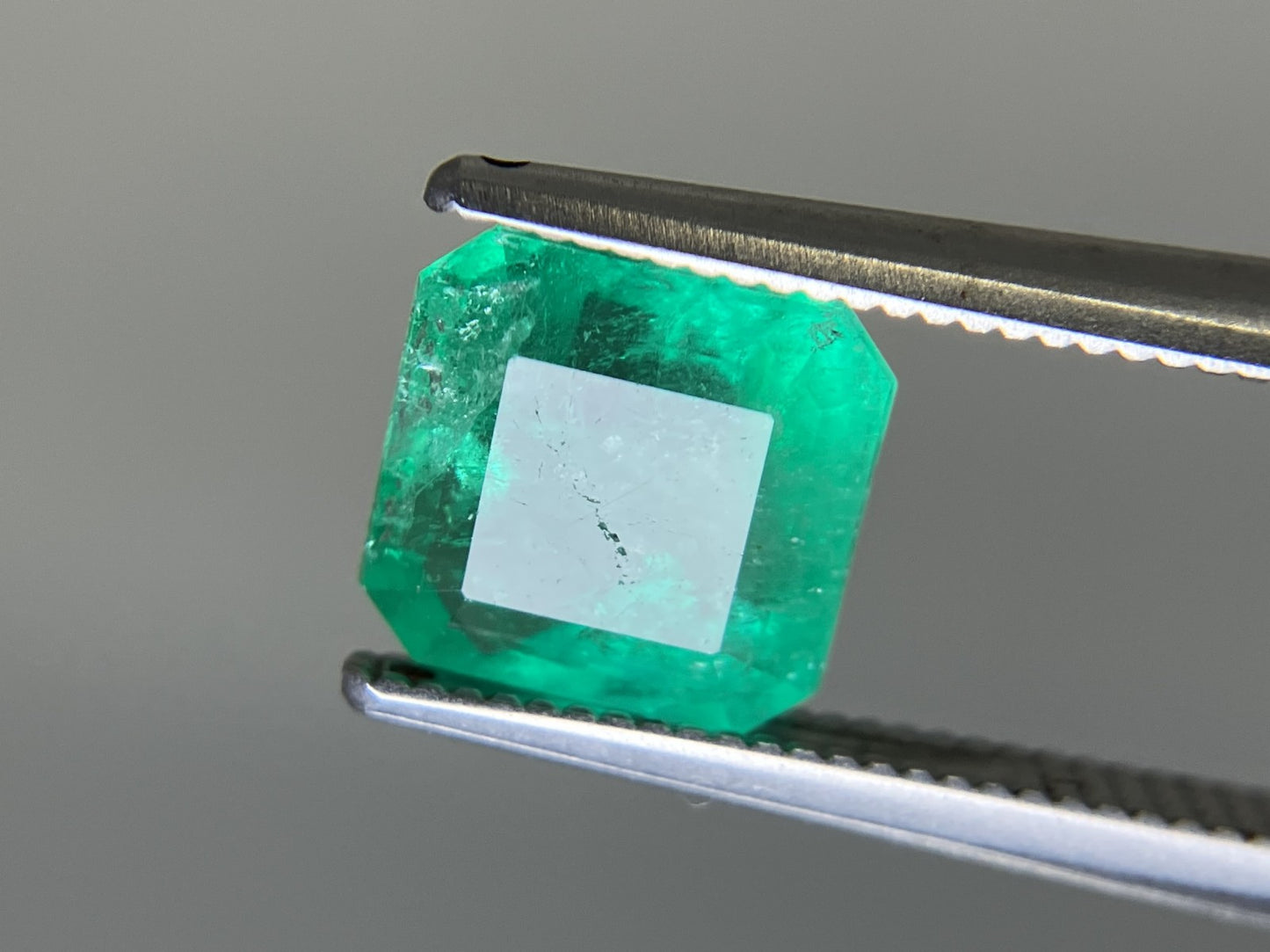 エメラルド 天然 1.932ct 中央宝石ソーティング付き 7.65㎜×7.54㎜×4.84㎜ 天然 ルース( 裸石 ) 5487YY