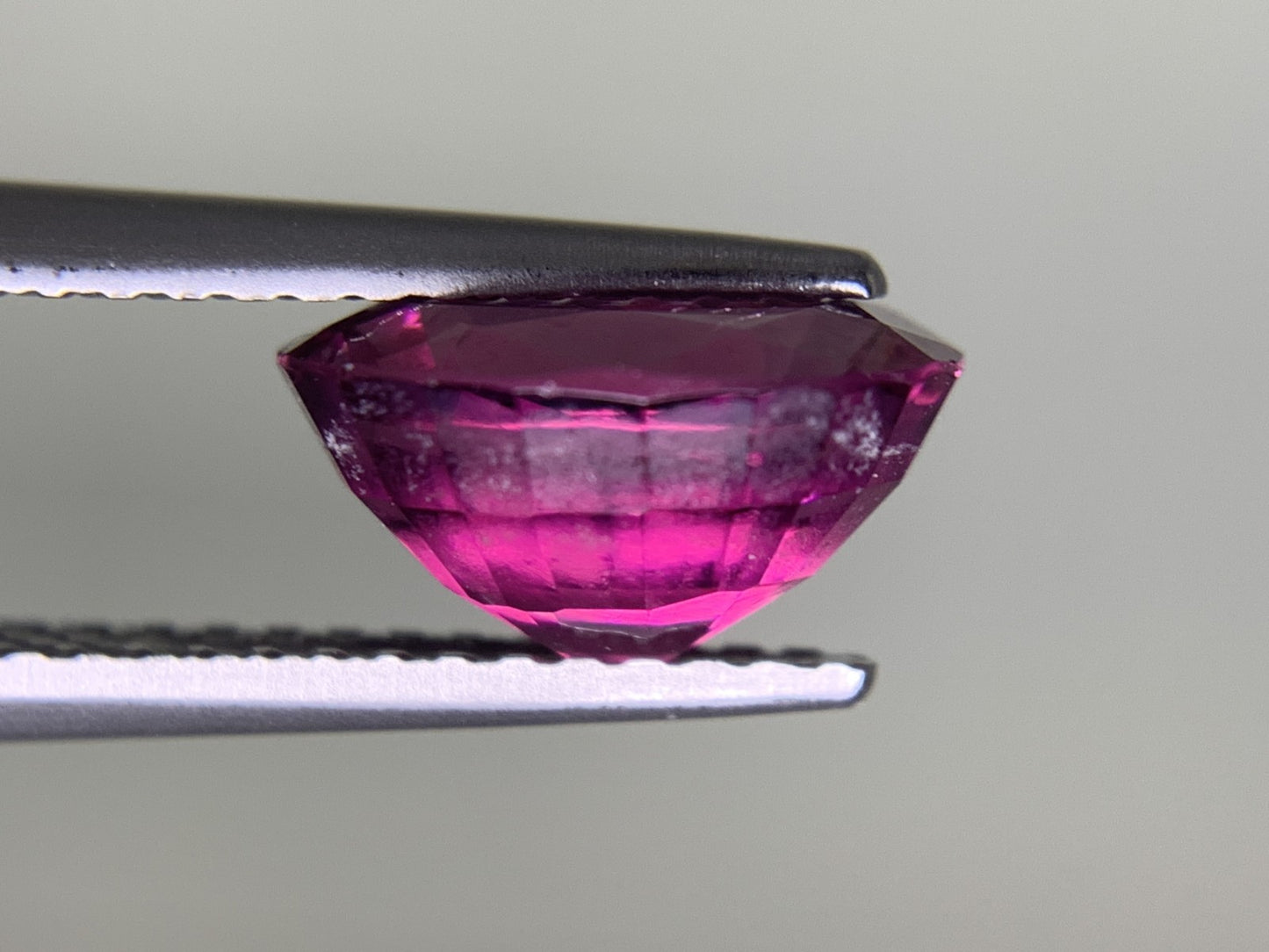 ロードライトガーネット 2.532ct 宝石ソーティング付き 9.2㎜×6.6㎜×5.0㎜ ルース( 裸石 ) 3254Y