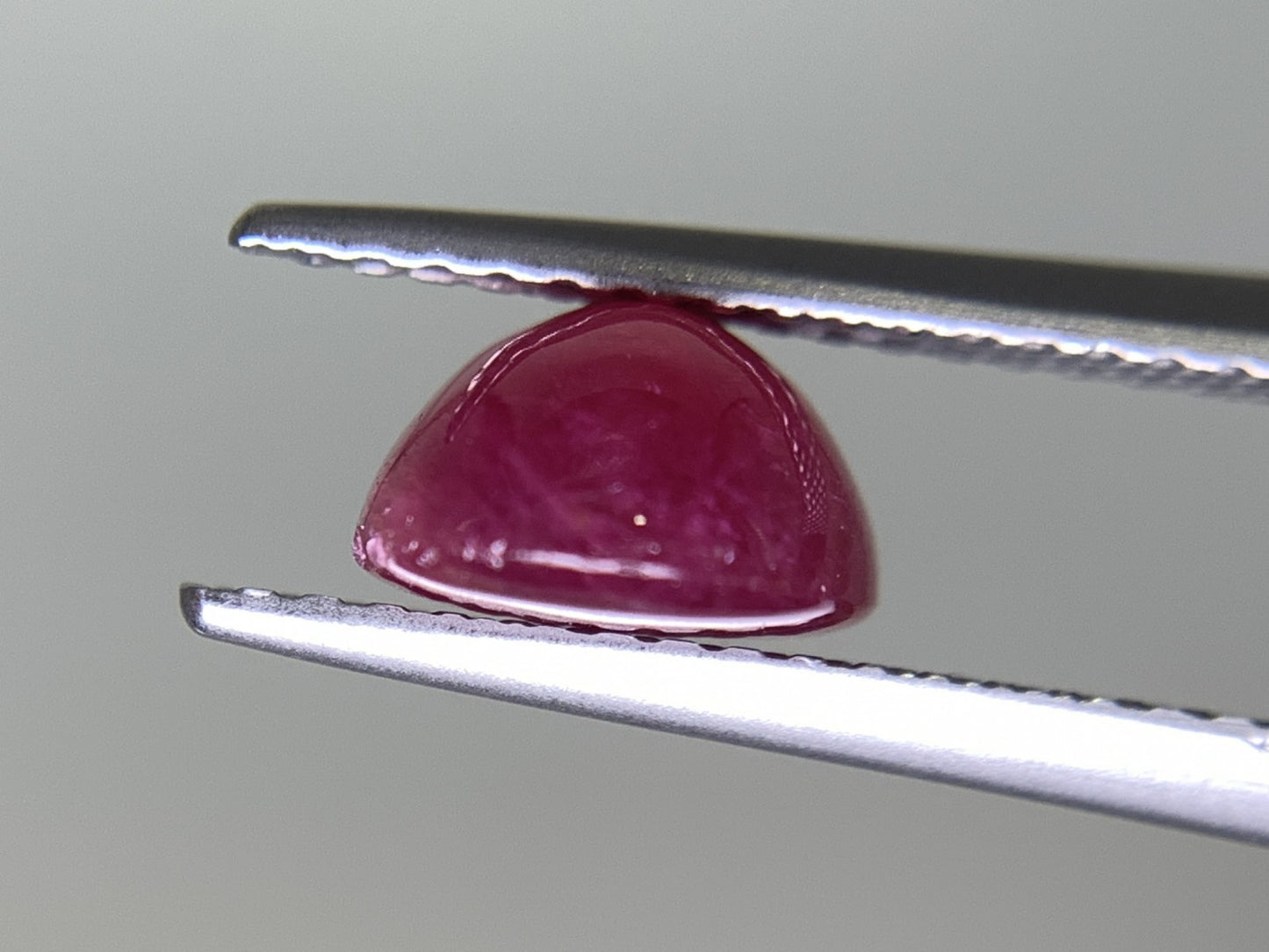 ルビー 2.812ct 宝石ソーティング付き 8.8㎜×6.9㎜×4.4㎜ 天然 ルース( 裸石 ) 4647Y