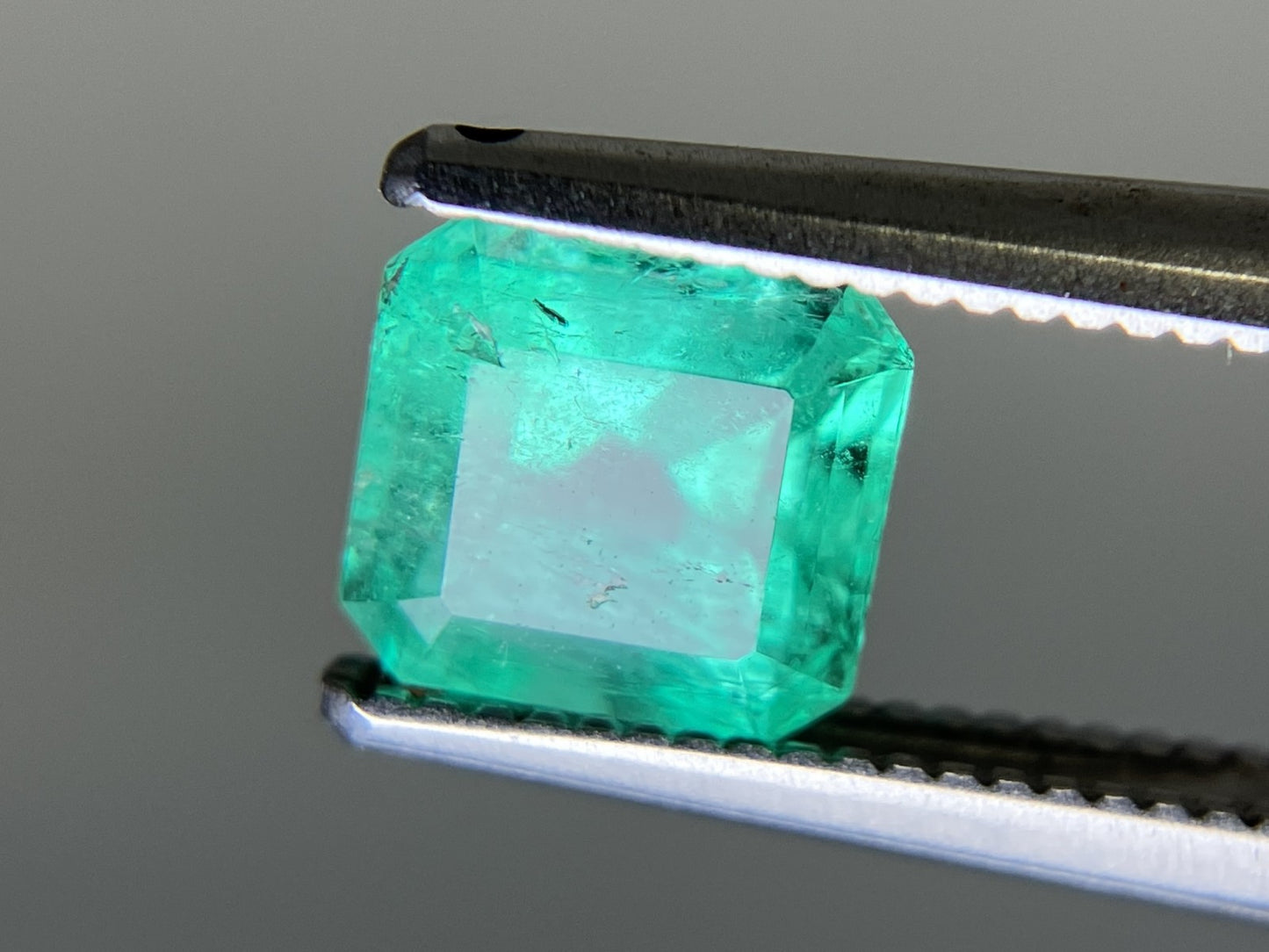 エメラルド 天然 1.089ct 中央宝石ソーティング付き 6.12㎜×5.81㎜×4.70㎜ 天然 ルース( 裸石 ) 5486YY