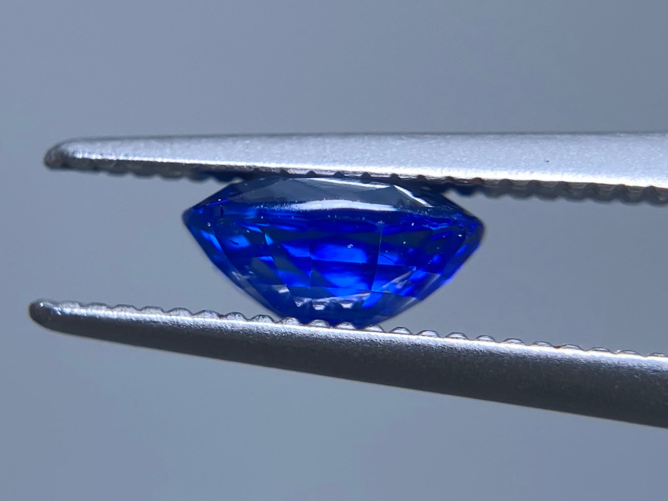 サファイア 1.09ct AIGS鑑別書付き コンフラワーブルー(CF) 6.71㎜×5.42㎜×3.41㎜ ルース( 裸石 ) 3061S