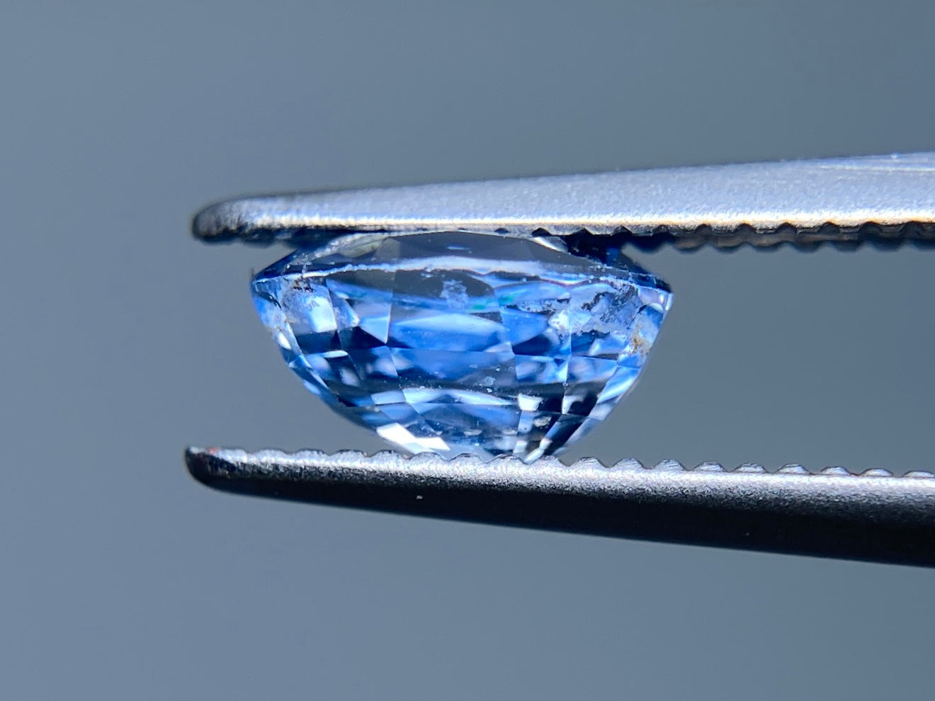 サファイア 1.067ct 宝石ソーティング付き 6.3㎜×5.1㎜×3.4㎜ ルース( 裸石 ) 3323S