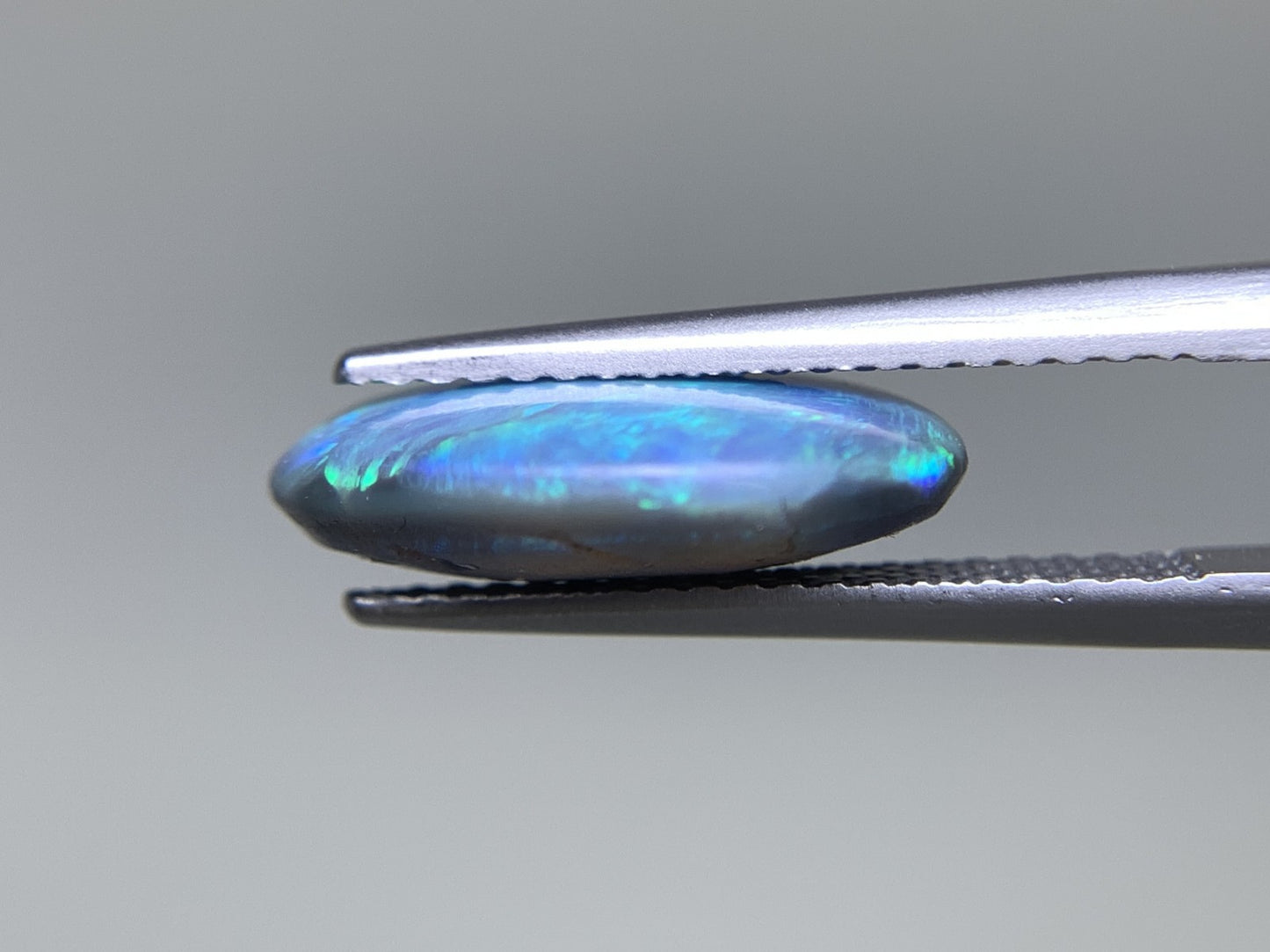 ブラックオパール 3.864ct 中央宝石ソーティング付き 14.3㎜×10.7㎜×4.3㎜ 天然 ルース( 裸石 ) 4597Y
