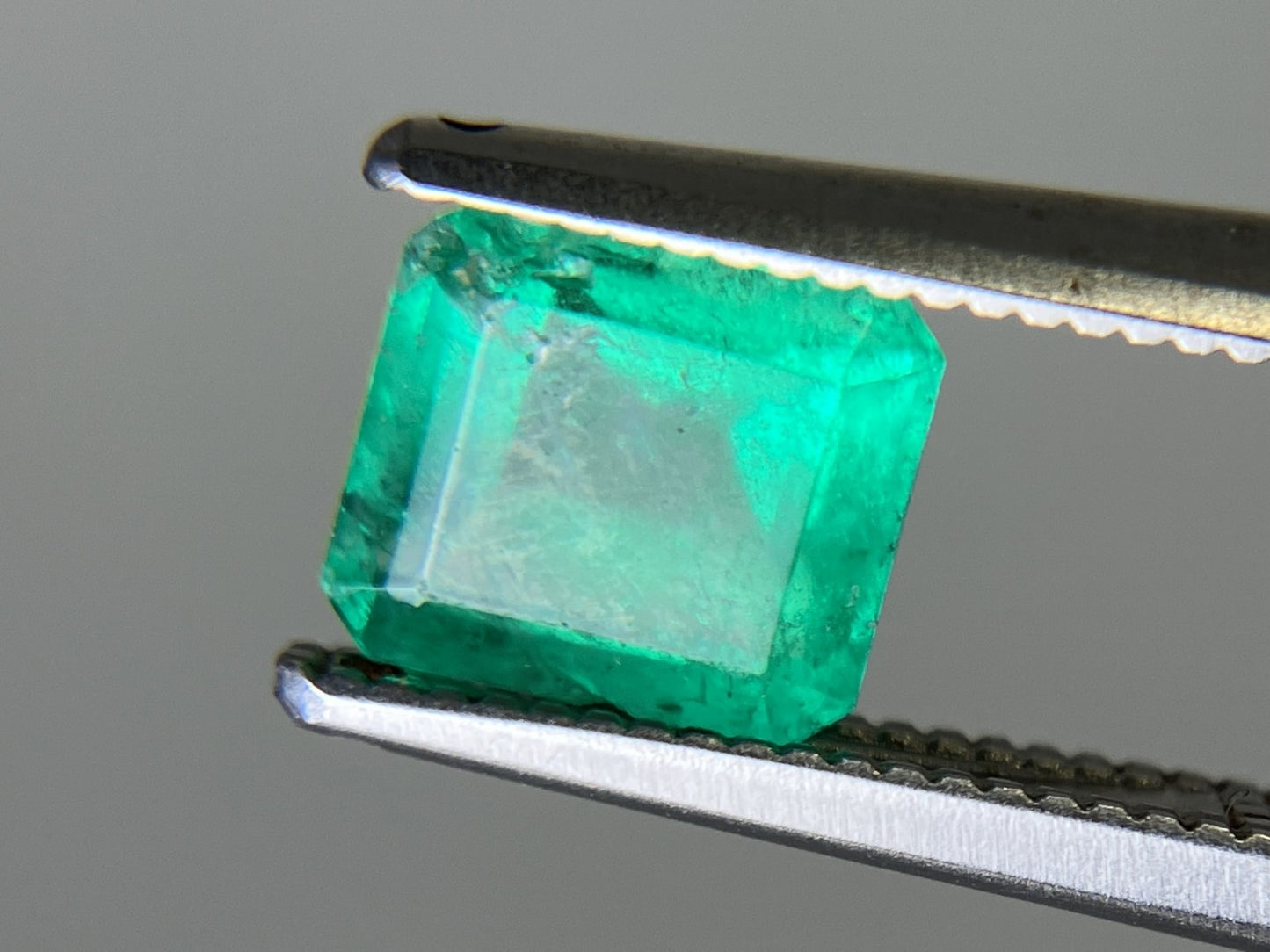 エメラルド 天然 1.126ct 中央宝石ソーティング付き 6.53㎜×5.91㎜×4.11㎜ 天然 ルース( 裸石 ) 5517YY