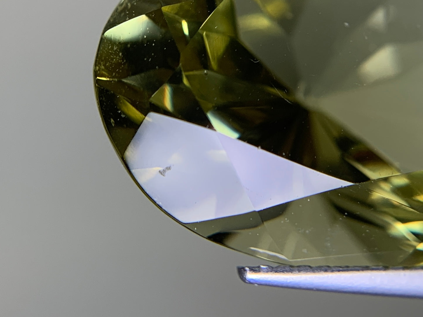 クォーツ 天然 18.236ct 宝石ソーティング付き 21.2㎜×15.4㎜×10.9㎜ ルース( 裸石 ) 6437Y