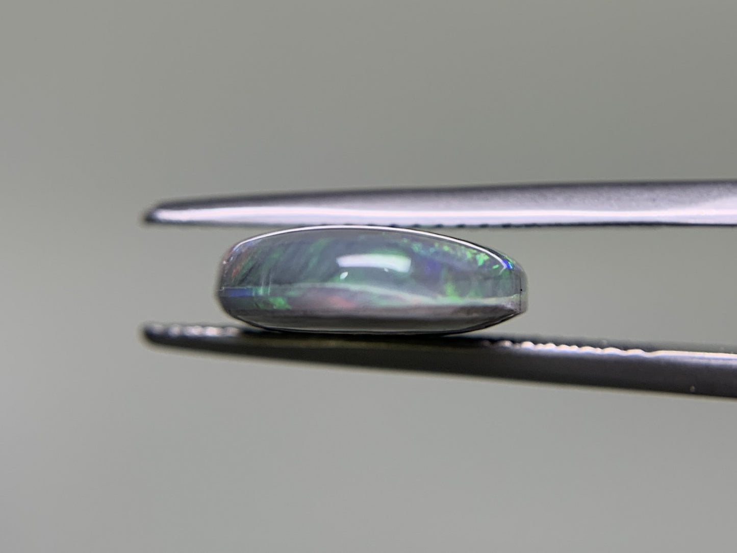 ブラックオパール 5.287ct 中央宝石ソーティング付き 16.7㎜×11.9㎜×4.1㎜ ルース( 裸石 ) 4032Y