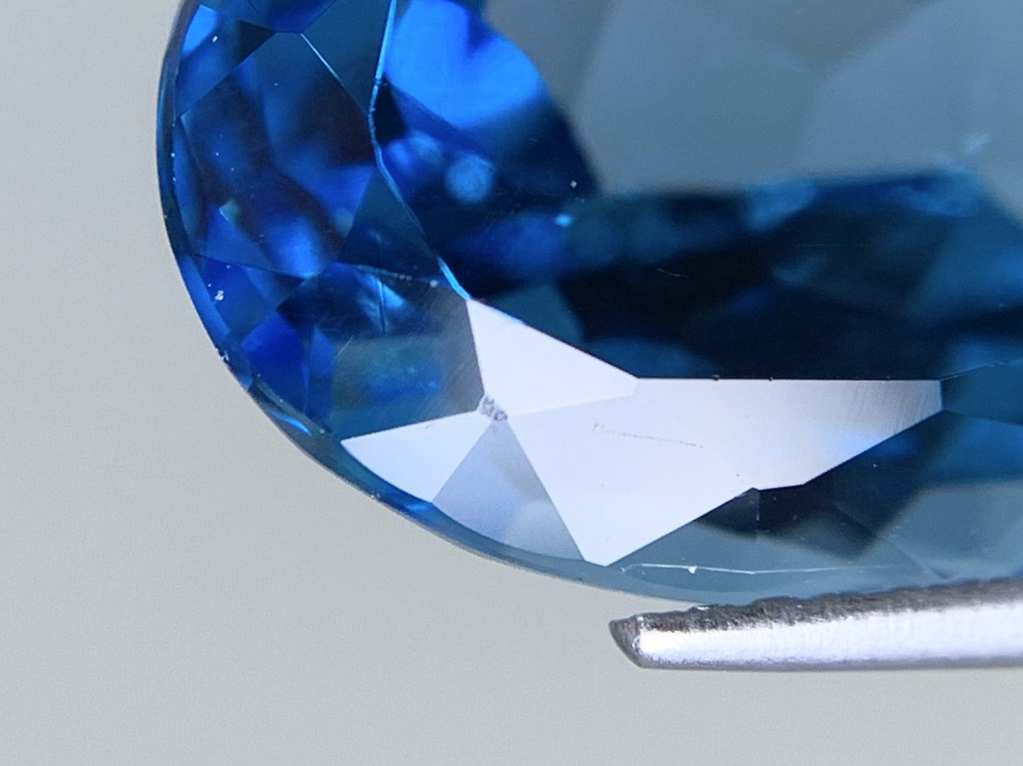 ブルートパーズ 天然 16.161ct 宝石ソーティング付き 17.6㎜×12.7㎜×8.9㎜ ルース( 裸石 ) 8332Y