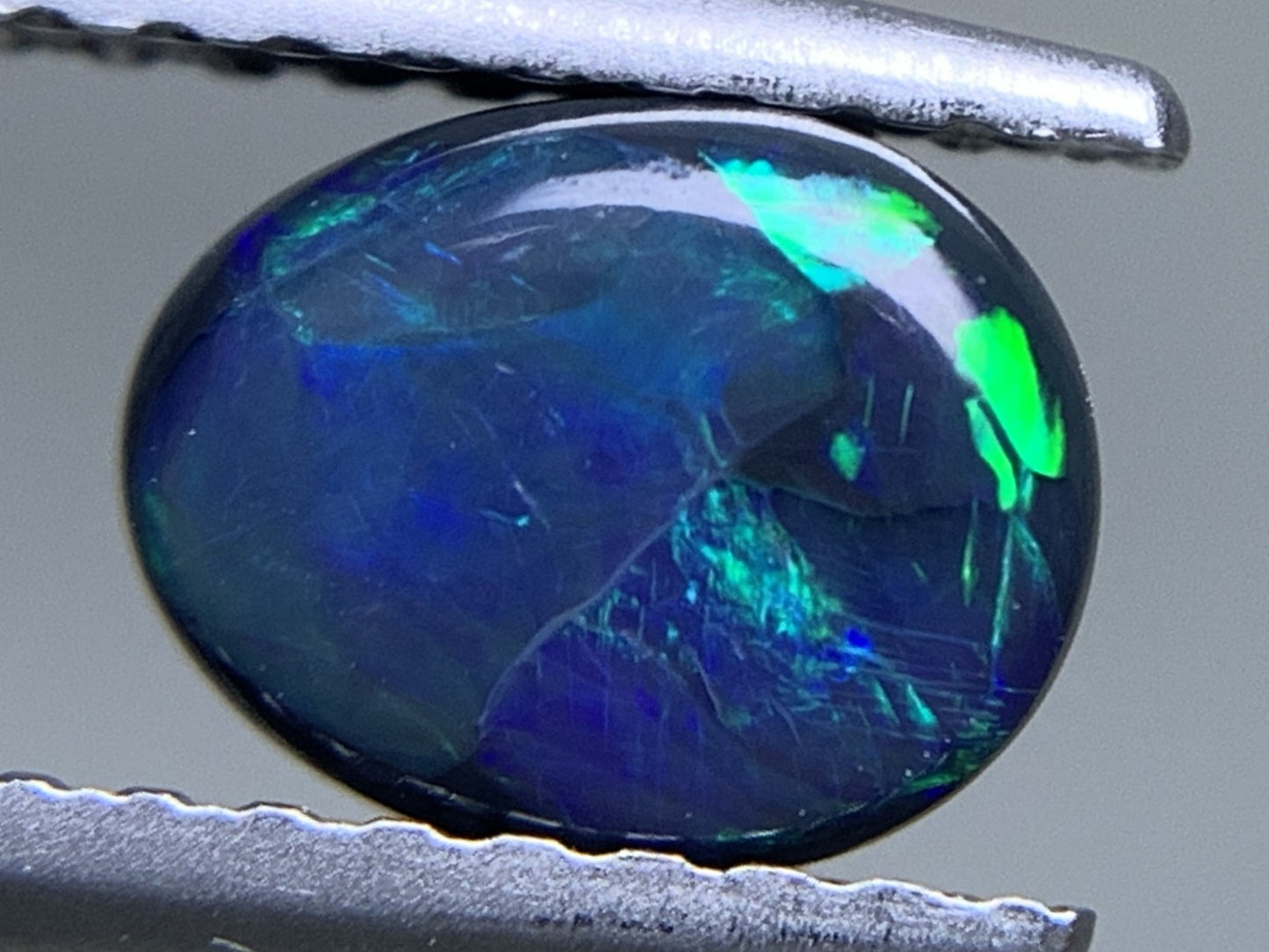 ブラックオパール 天然 0.797ct 宝石ソーティング付き 6.6㎜×5.3㎜×3.2㎜ ルース( 裸石 ) 6230Y