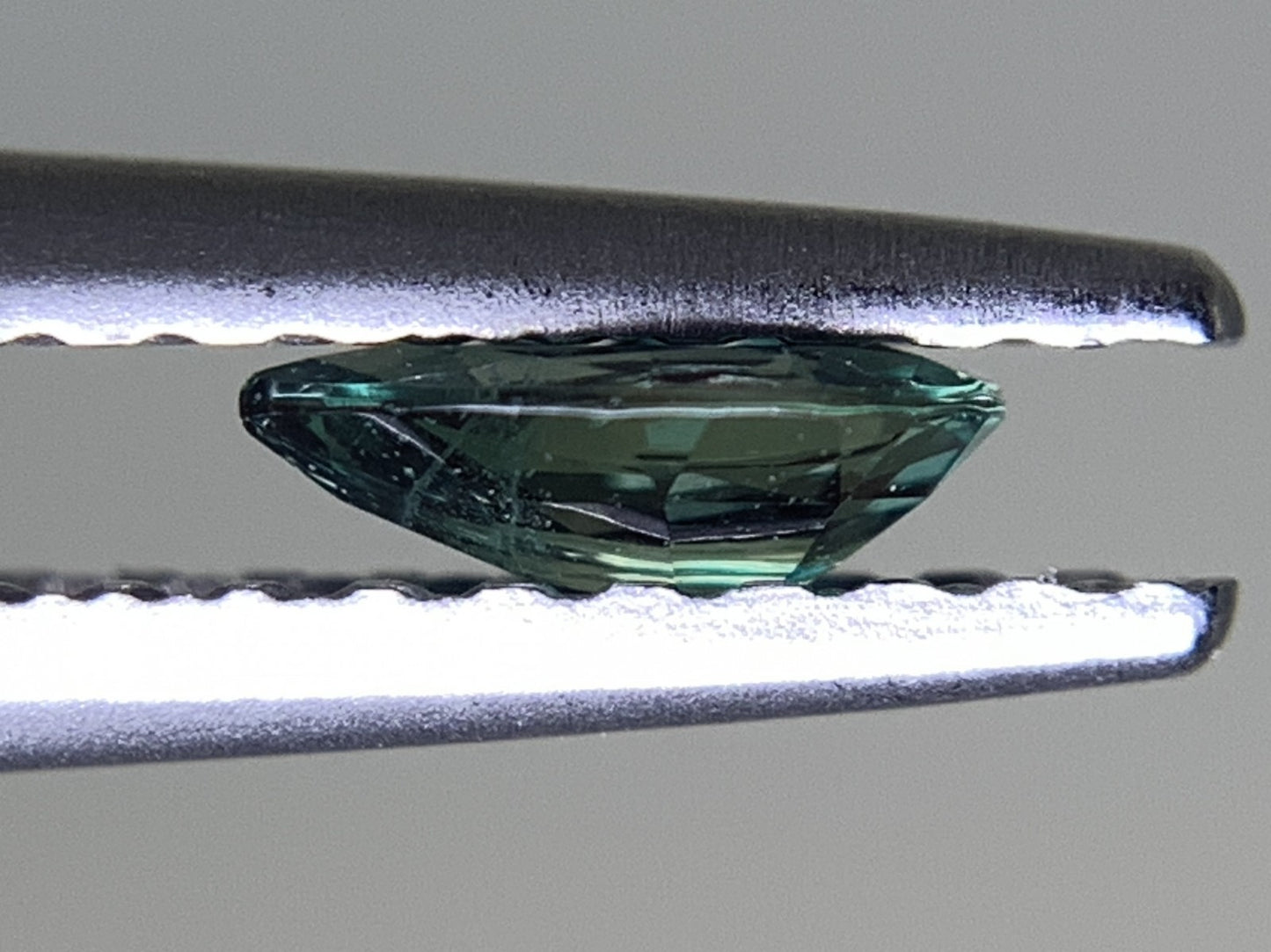アレキサンドライト 0.219ct 中央宝石ソーティング付き 5.12㎜×3.48㎜×1.79㎜ 天然 ルース( 裸石 ) 4496Y