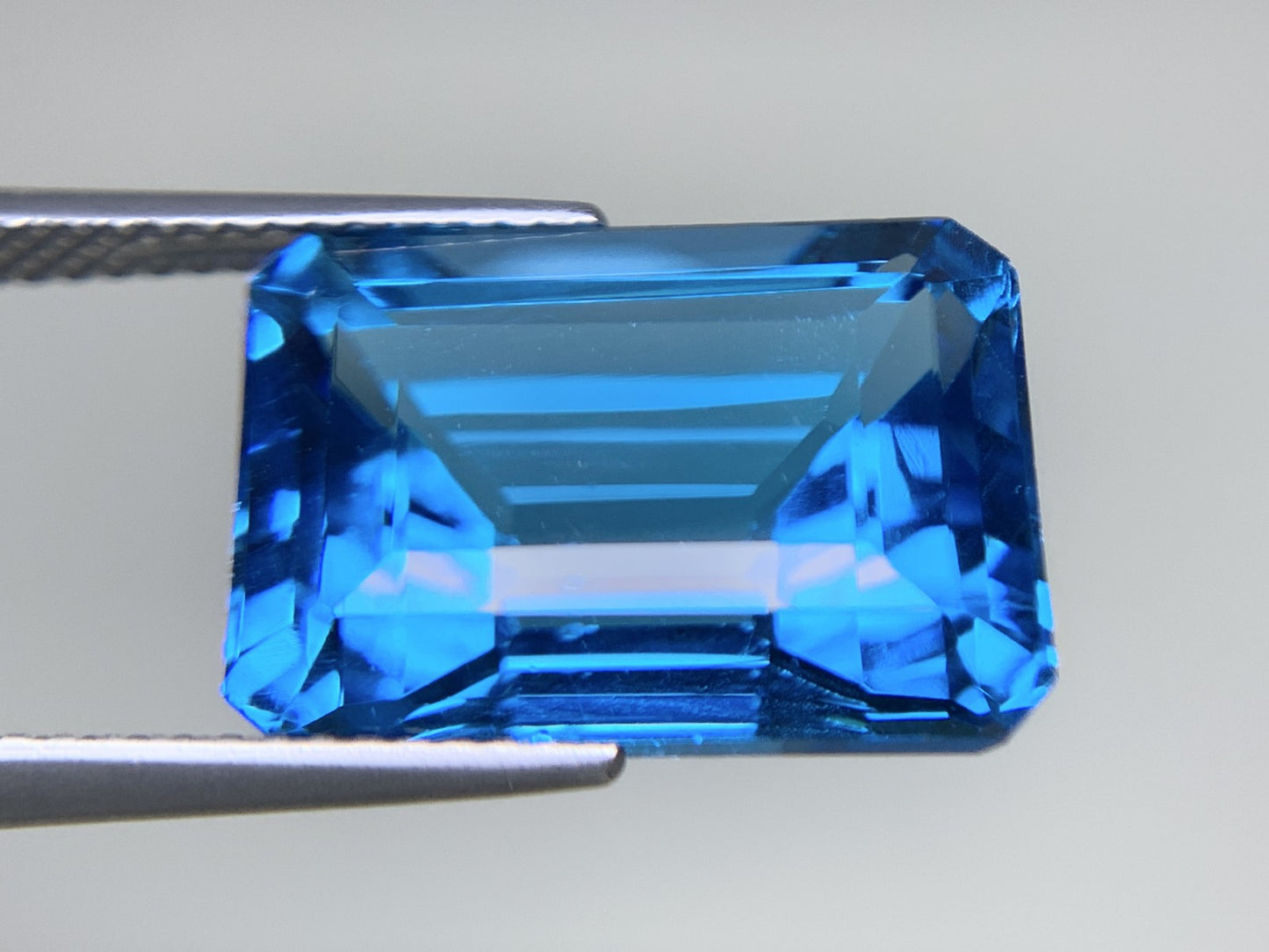 ブルートパーズ 天然 15.063ct 宝石ソーティング付き 15.9㎜×11.7㎜×8.3㎜ ルース( 裸石 ) 8340Y