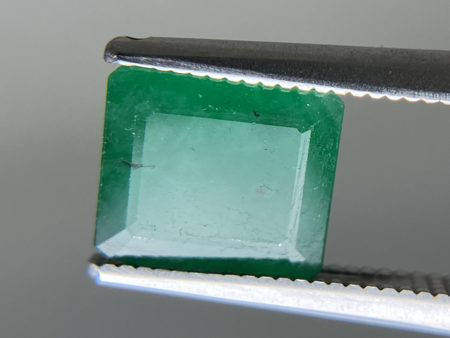 エメラルド 天然 2.112ct 中央宝石ソーティング付き 8.04㎜×6.97㎜×4.35㎜ 天然 ルース( 裸石 ) 5663YY