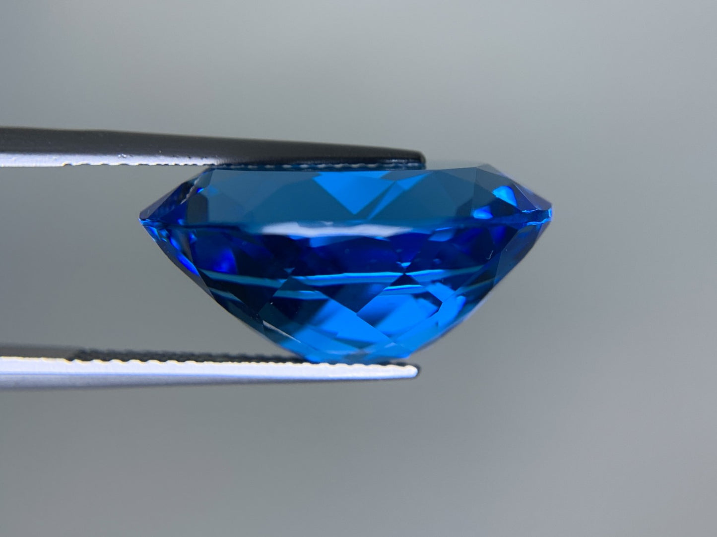 ブルートパーズ 天然 23.222ct 宝石ソーティング付き 20.0㎜×15.2㎜×10.0㎜ ルース( 裸石 ) 6411Y