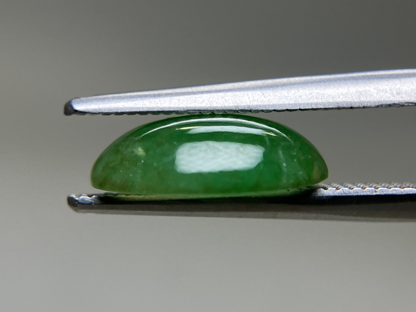 ヒスイ 翡翠 天然 3.548ct 宝石ソーティング付き 11.5㎜×8.9㎜×3.6㎜ ルース( 裸石 ) 5553YY