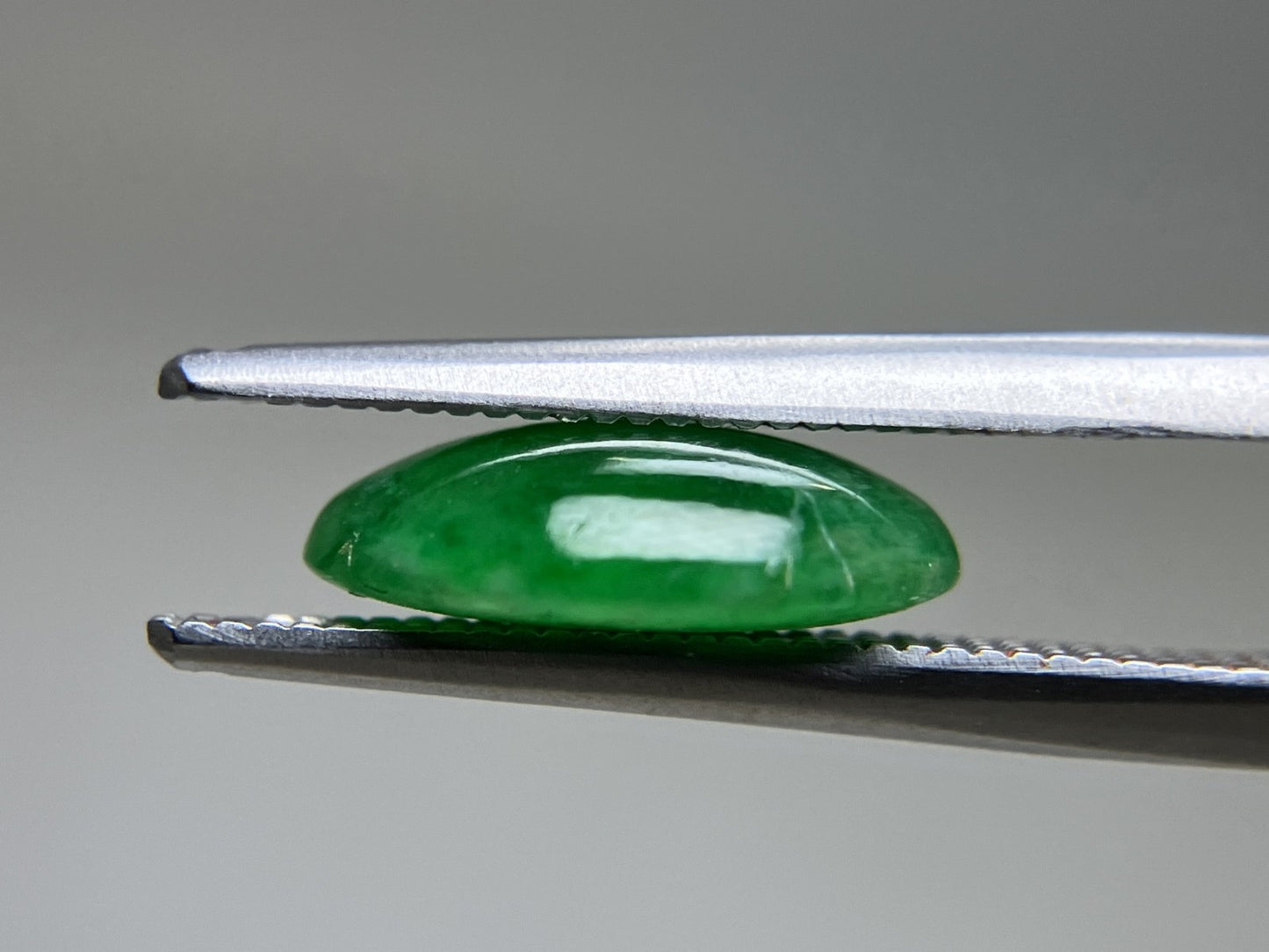ヒスイ 翡翠 天然 2.848ct 宝石ソーティング付き 11.1㎜×8.2㎜×3.4㎜ ルース( 裸石 ) 5544YY