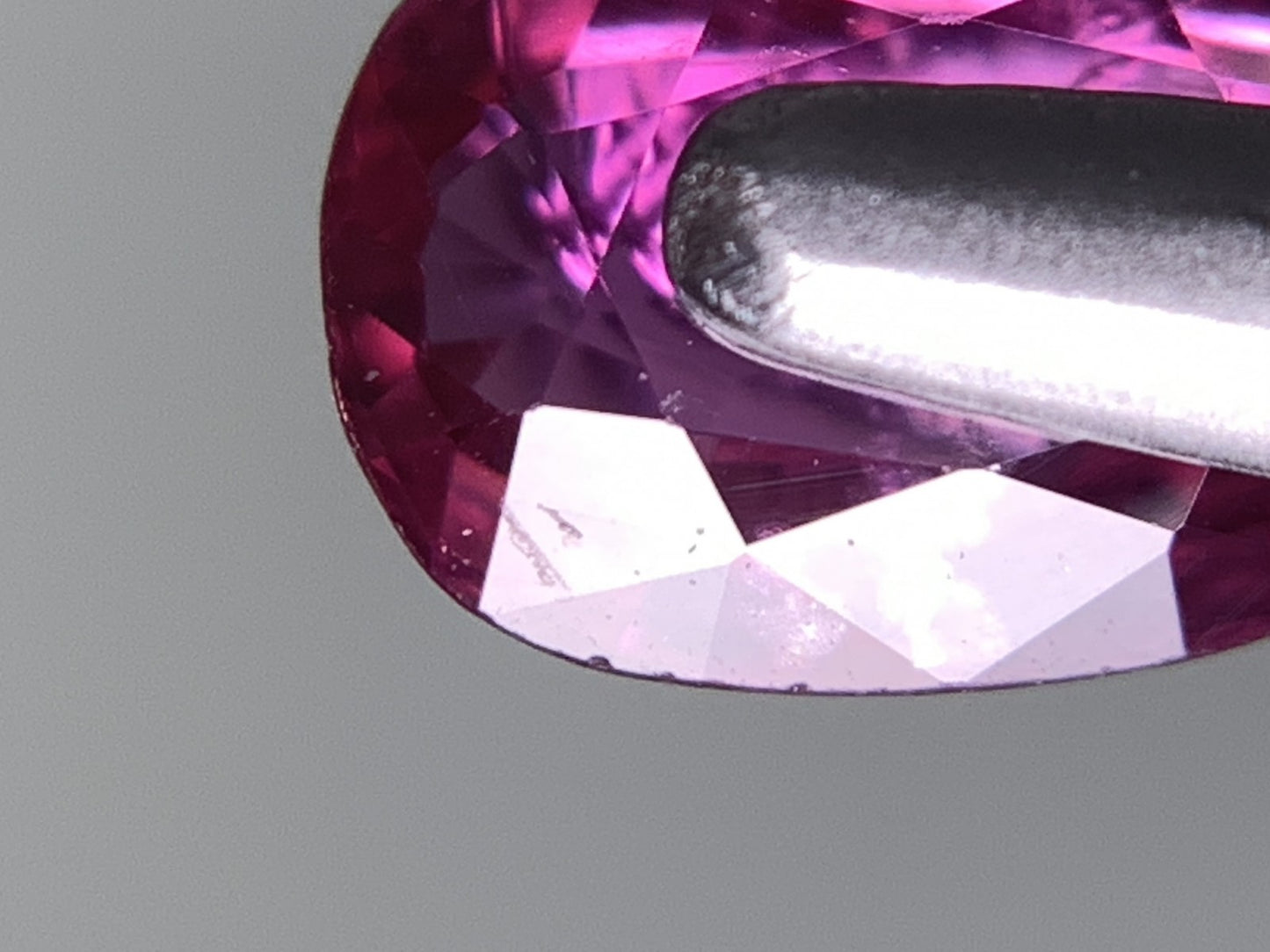ルビー 天然 0.957ct 中央宝石ソーティング付き 7.14㎜×5.19㎜×2.55㎜ ルース( 裸石 ) 7137Y