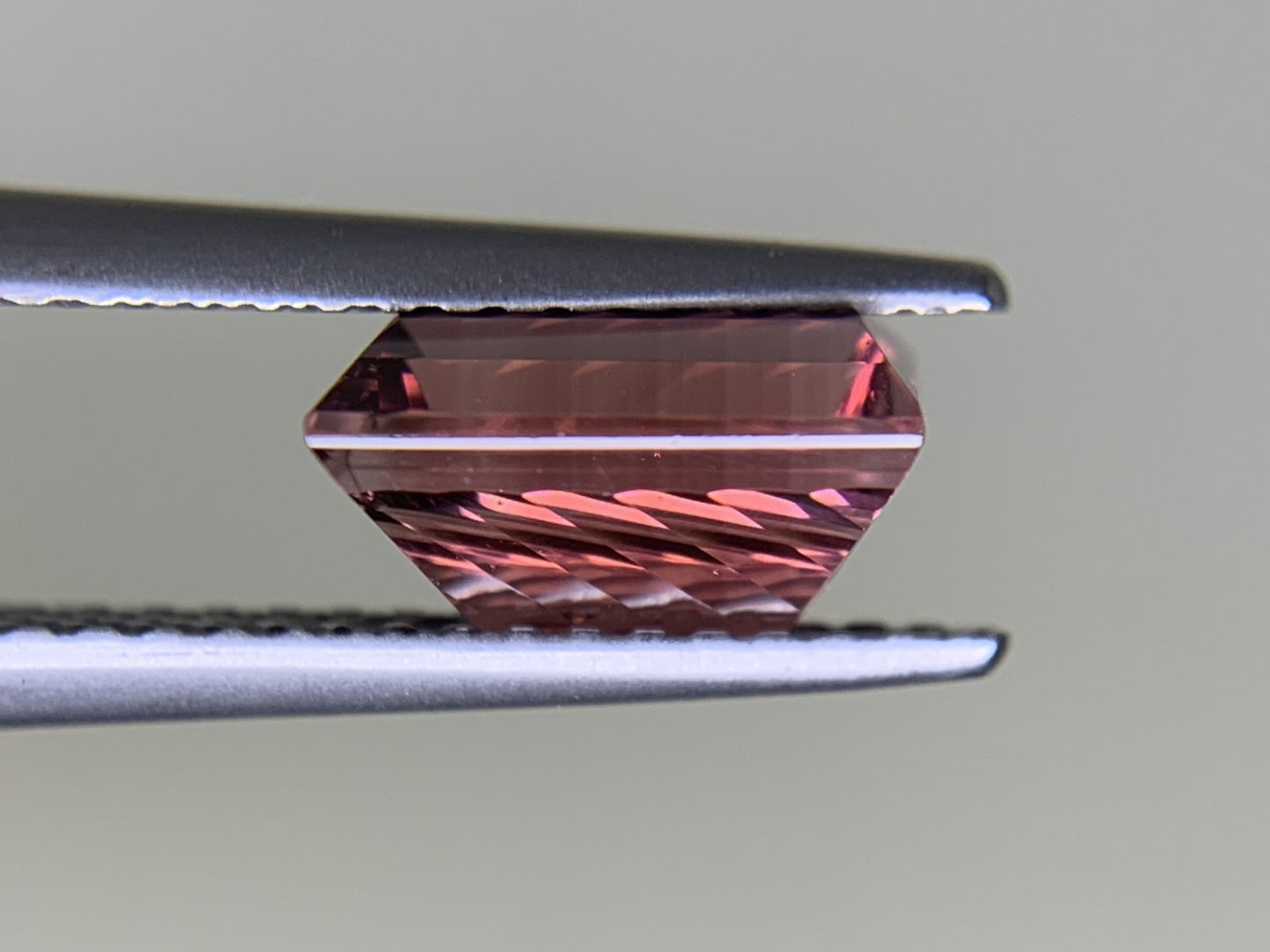 トルマリン 1.70ct 中央宝石ソーティング付き 7.8㎜×5.8㎜×4.5㎜ ルース( 裸石 ) 3285Y