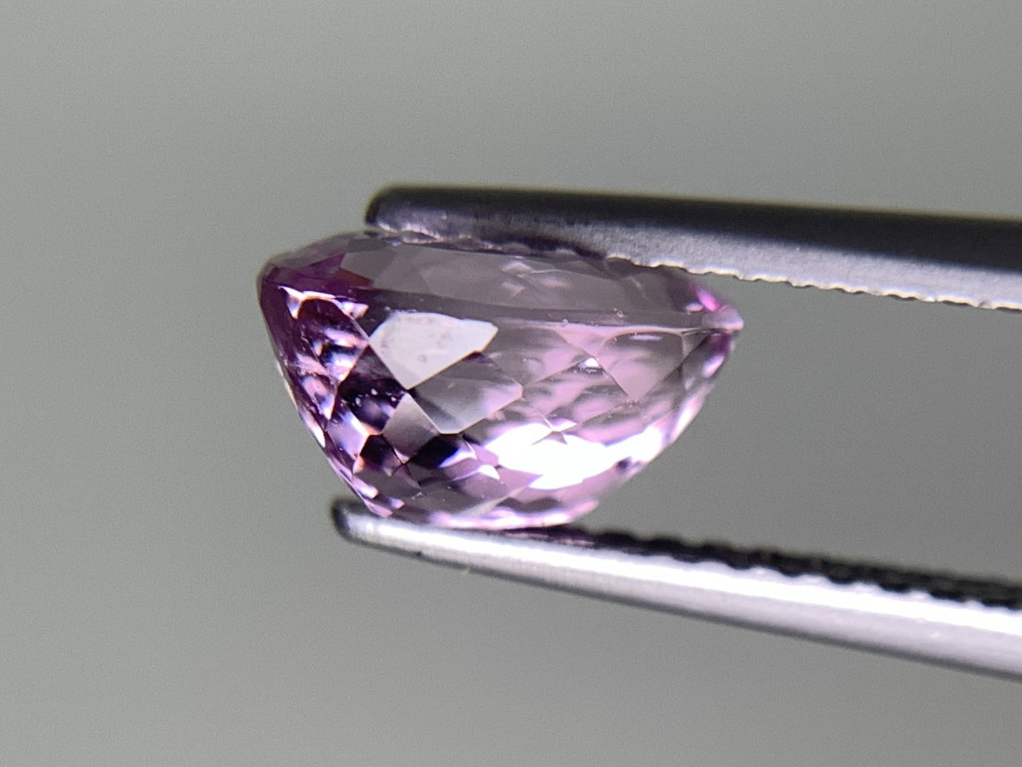 インペリアルトパーズ 天然 2.213ct 中央宝石ソーティング付き 8.44㎜×6.39㎜×4.84㎜ ルース( 裸石 ) 5428Y