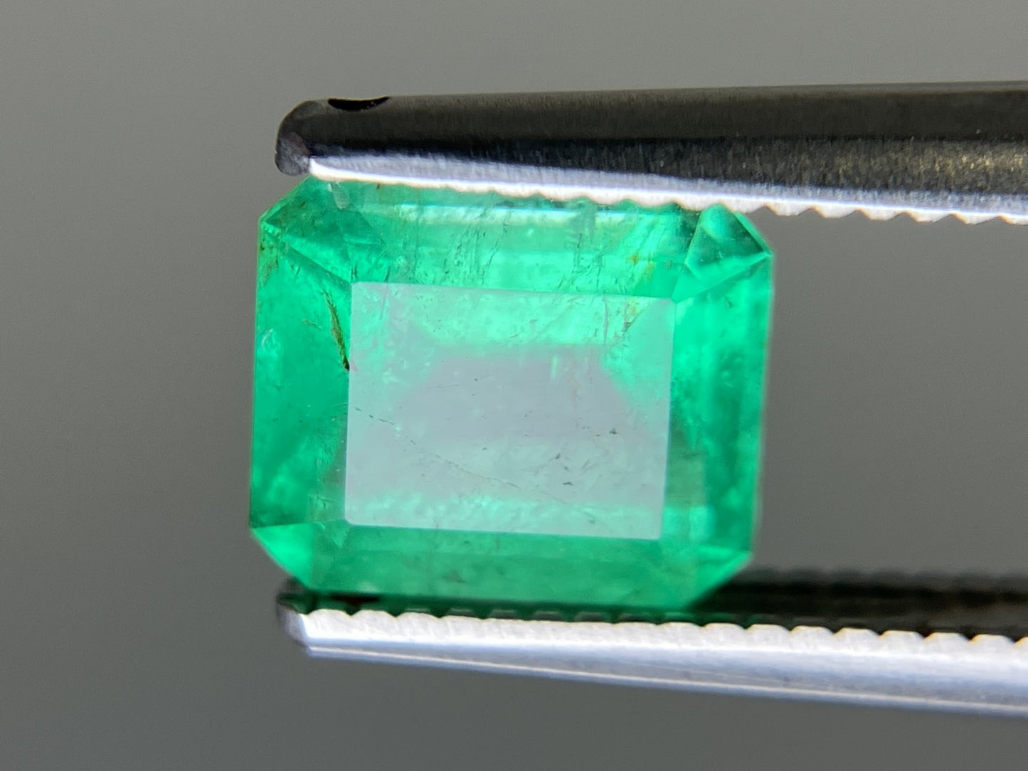 エメラルド 天然 1.199ct 中央宝石ソーティング付き 7.00㎜×6.16㎜×4.02㎜ 天然 ルース( 裸石 ) 5762YY