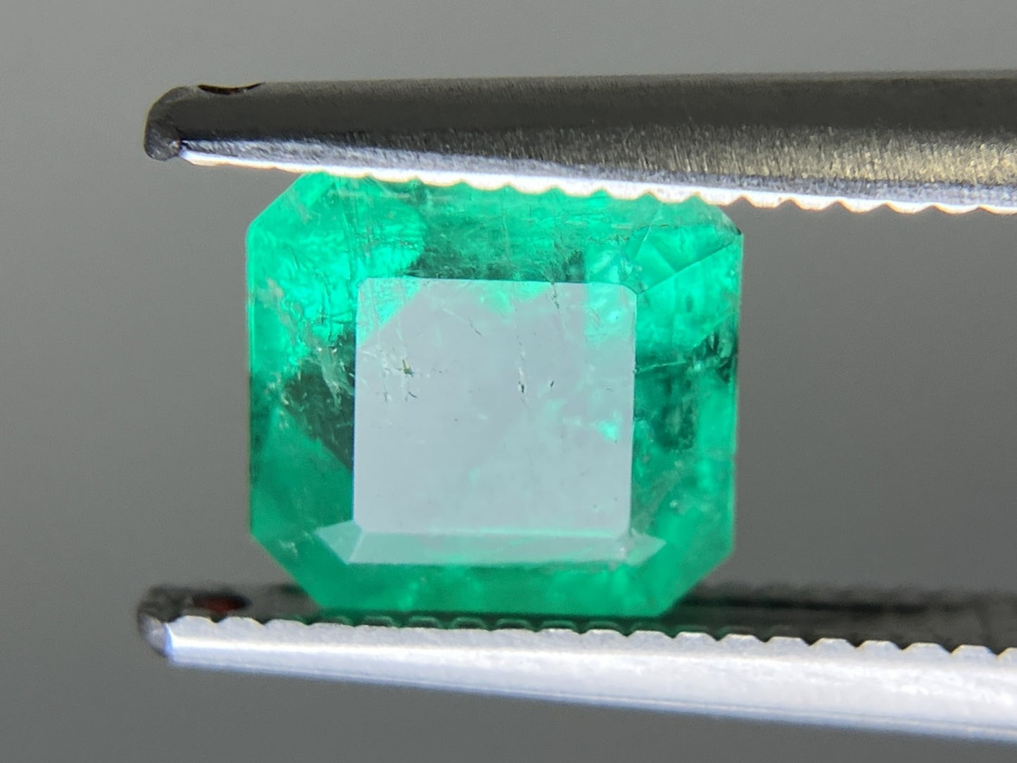 エメラルド 天然 1.132ct 中央宝石ソーティング付き 6.51㎜×6.35㎜×4.11㎜ 天然 ルース( 裸石 ) 5788YY