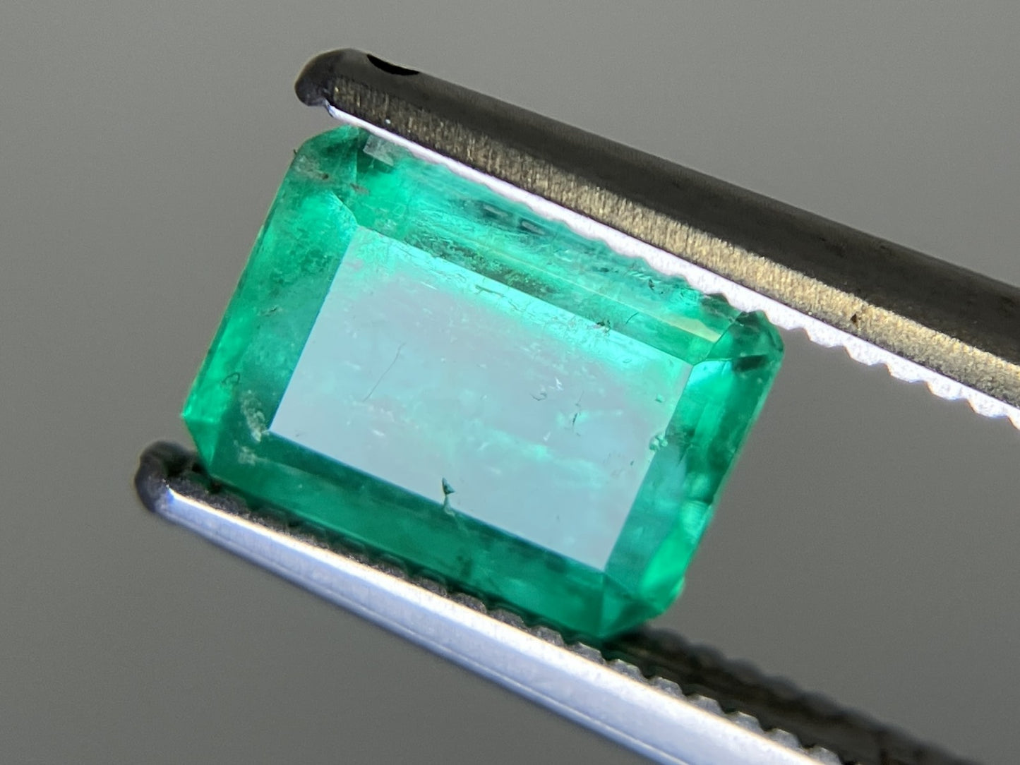 エメラルド 天然 1.518ct 中央宝石ソーティング付き 7.49㎜×5.64㎜×4.72㎜ 天然 ルース( 裸石 ) 5834YY