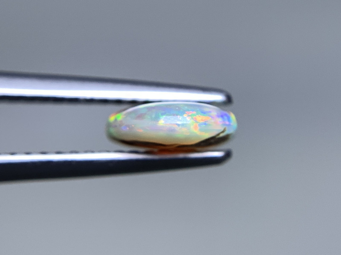 オパール 天然 1.265ct 中央宝石ソーティング付き 9.7㎜×7.6㎜×2.8㎜ ルース( 裸石 ) 7063Y