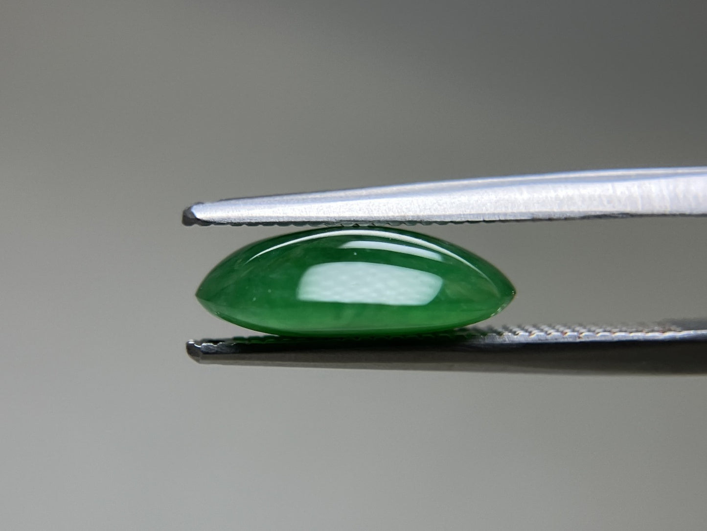ヒスイ 翡翠 天然 3.801ct 宝石ソーティング付き 12.0㎜×8.5㎜×4.1㎜ ルース( 裸石 ) 5642YY