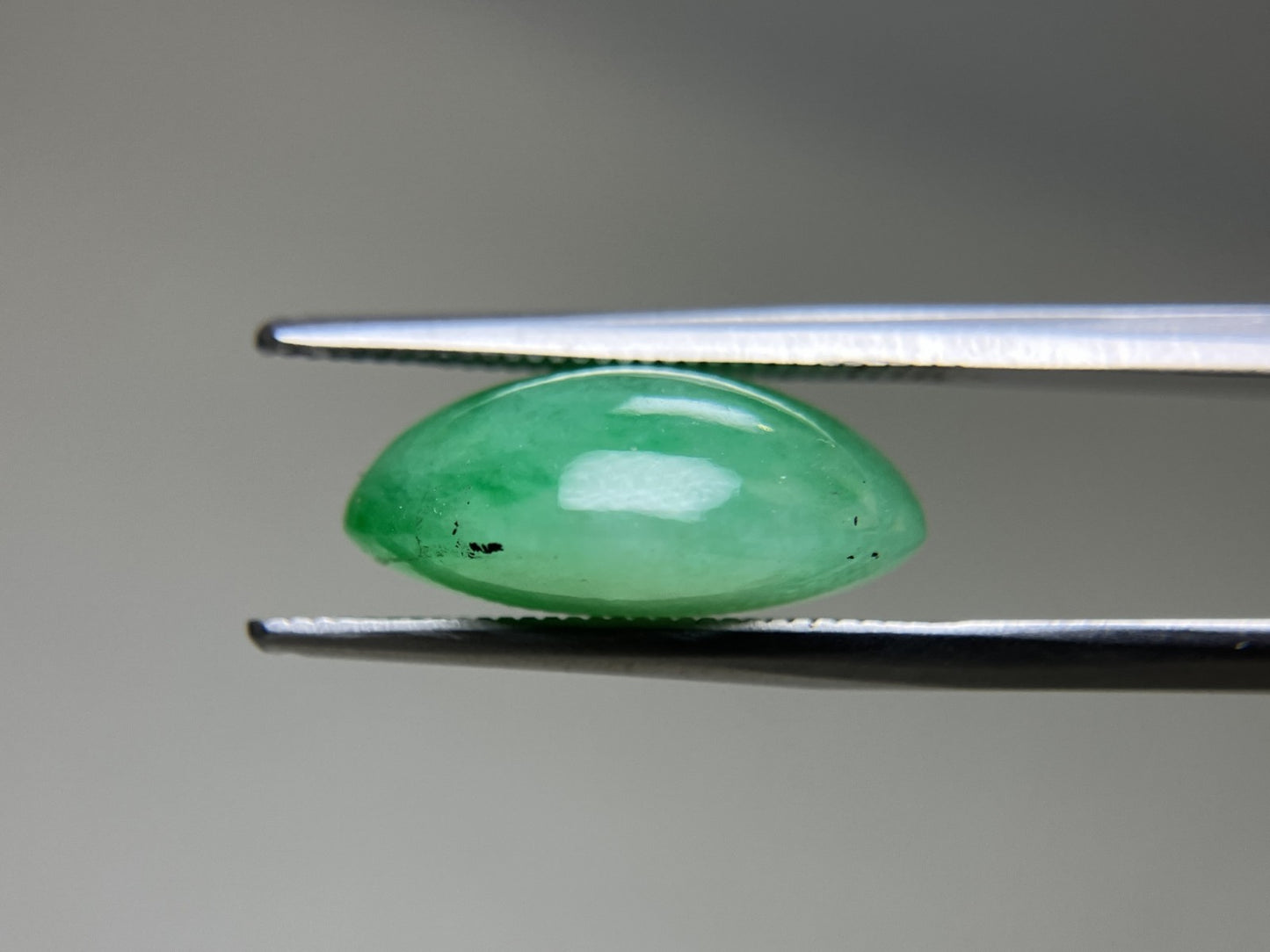 ヒスイ 翡翠 天然 10.969ct 宝石ソーティング付き 15.6㎜×12.0㎜×6.7㎜ ルース( 裸石 ) 5741YY