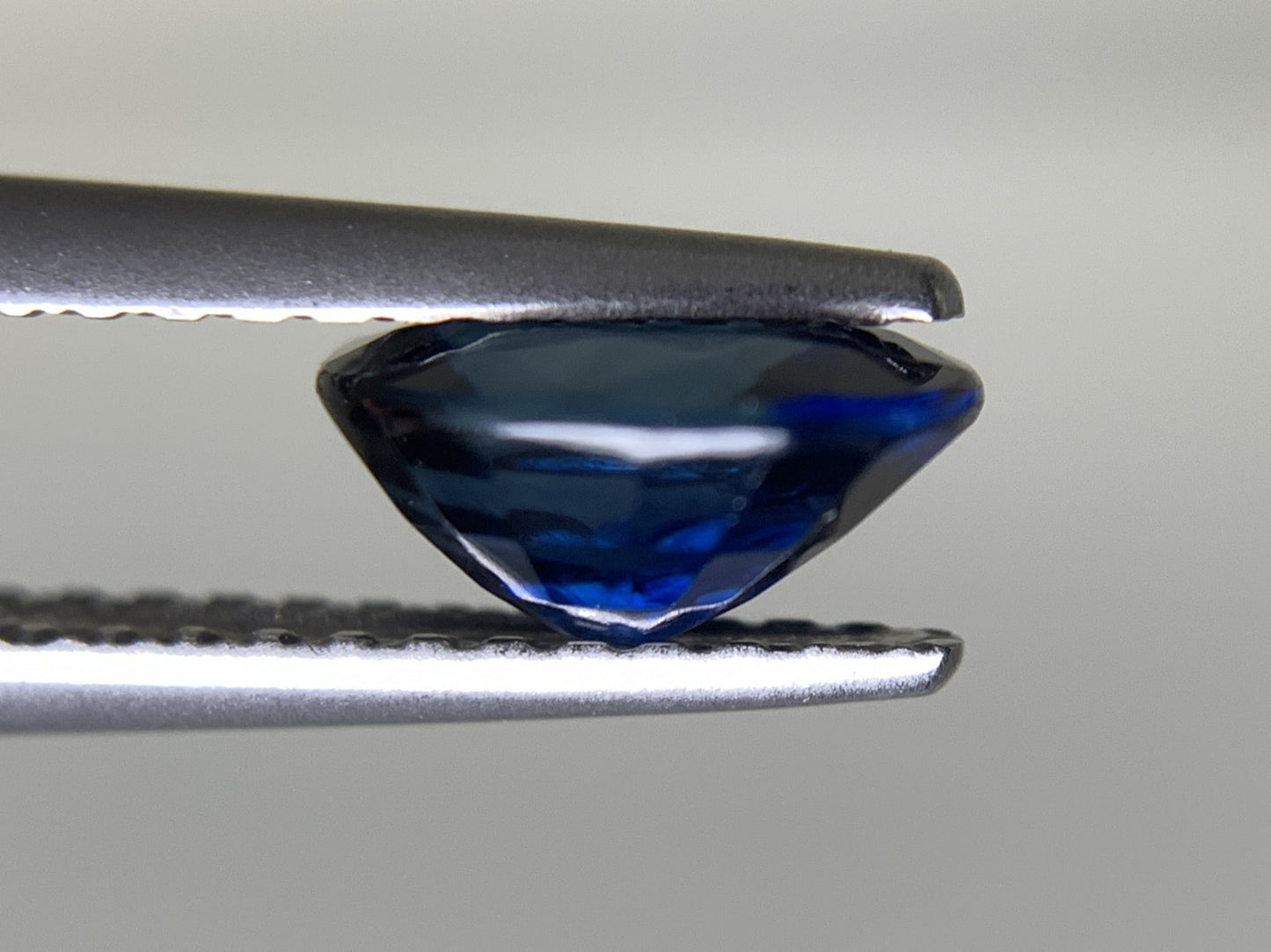 サファイア 1.287ct 中央宝石ソーティング付き 7.33㎜×5.44㎜×3.67㎜ 天然 ルース( 裸石 ) 4384Y