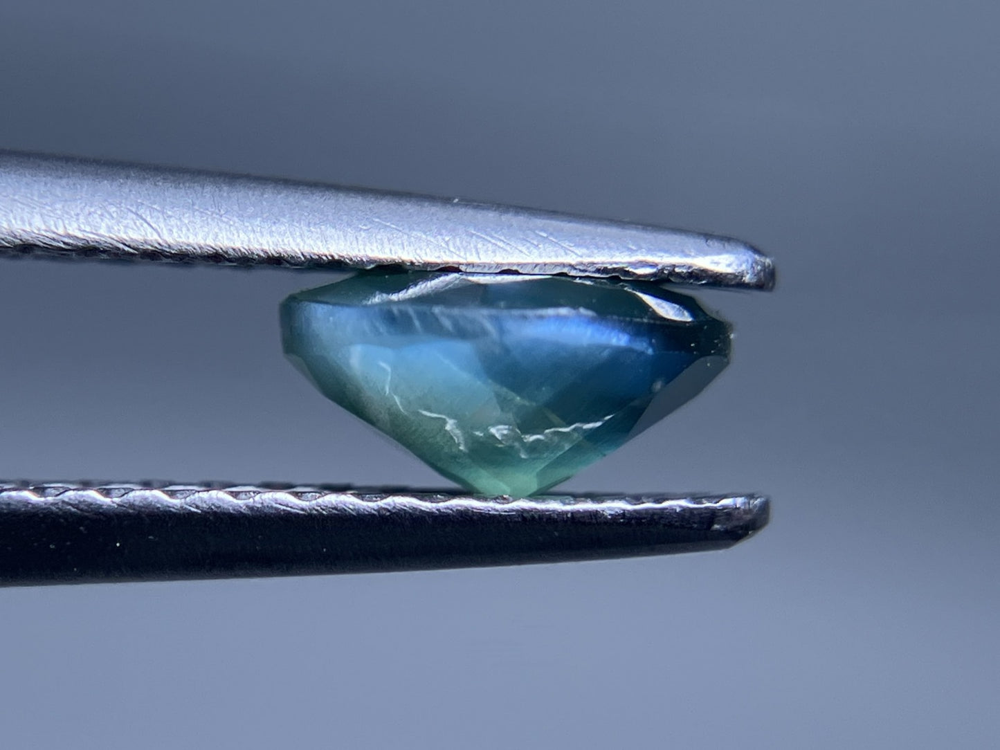 アレキサンドライト 1.062ct 中央宝石ソーティング付き 6.42㎜×6.45㎜×3.24㎜ ルース( 裸石 ) 3398YY