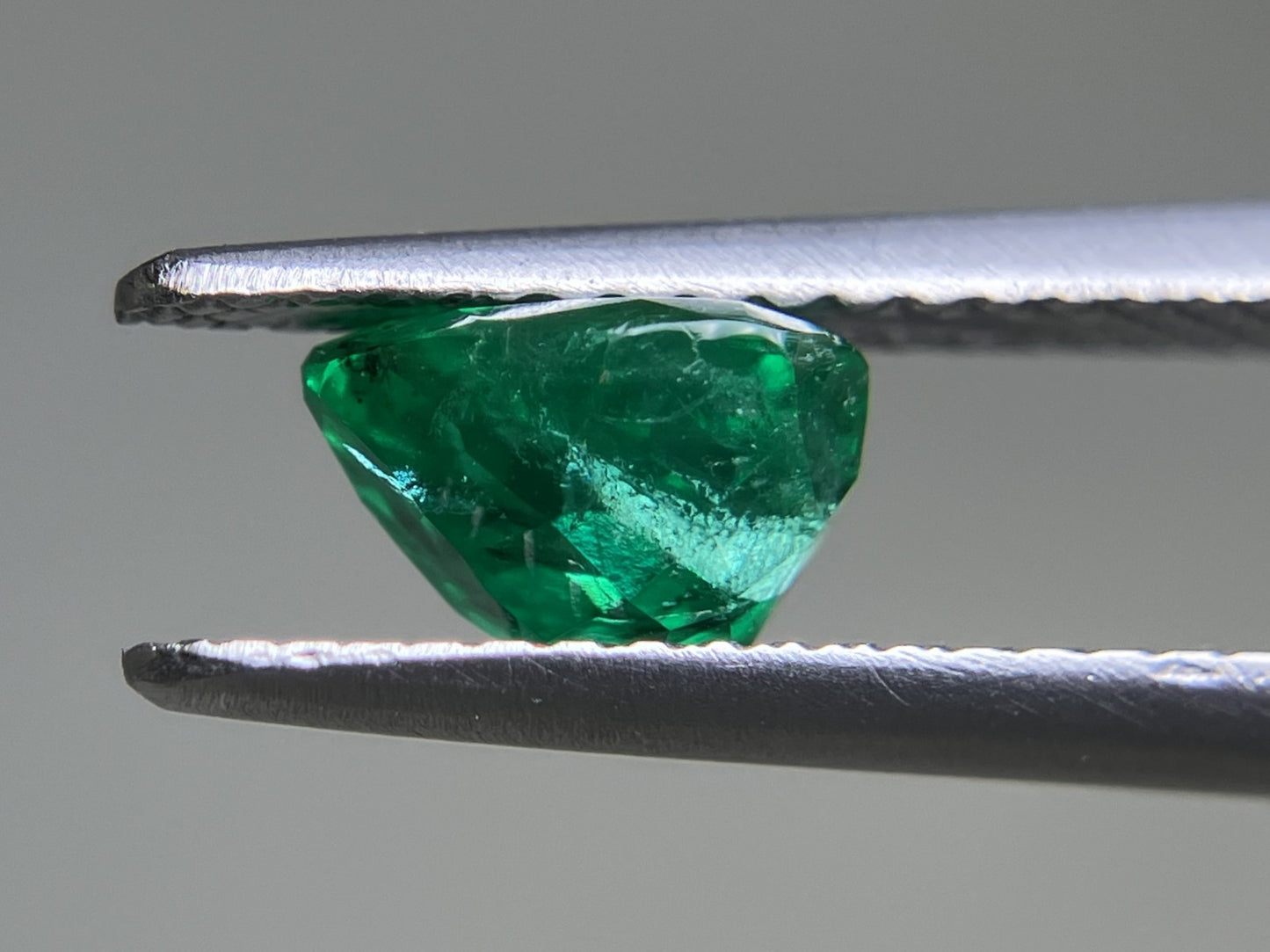エメラルド 1.134ct 中央宝石ソーティング付き 6.72㎜×6.02㎜×4.26㎜ ルース( 裸石 ) 3851YY
