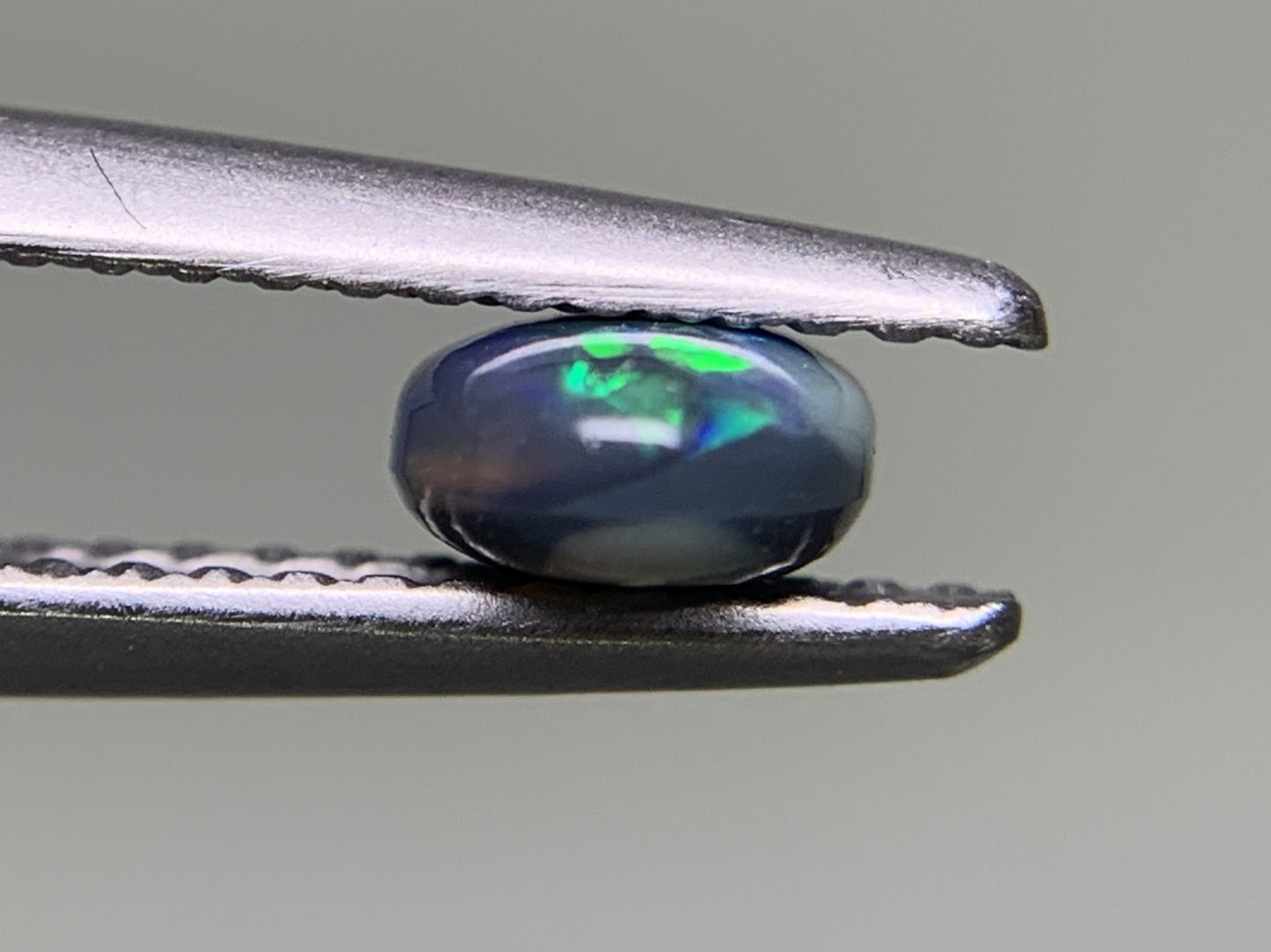 ブラックオパール 0.652ct 宝石ソーティング付き 7.1㎜×5.1㎜×2.6㎜ ルース( 裸石 ) 2227Y