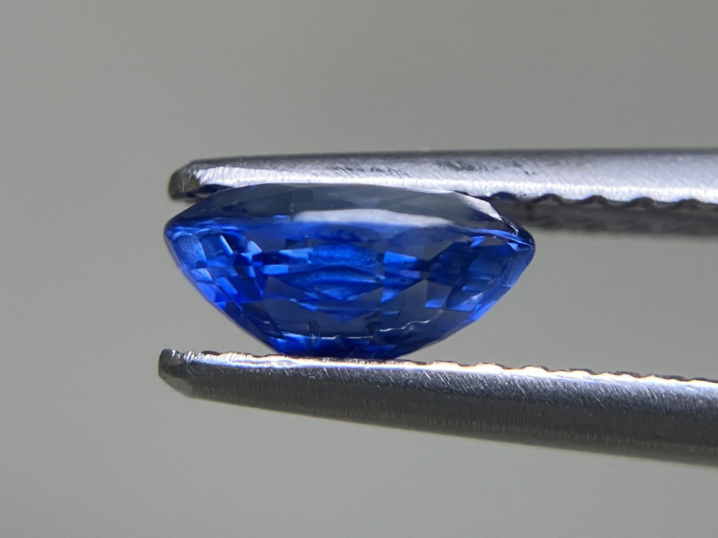 サファイア 1.08ct AIGS鑑別書付き コーンフラワー(CF)7.00㎜×5.12㎜×3.39㎜ ルース( 裸石 ) 3190YY